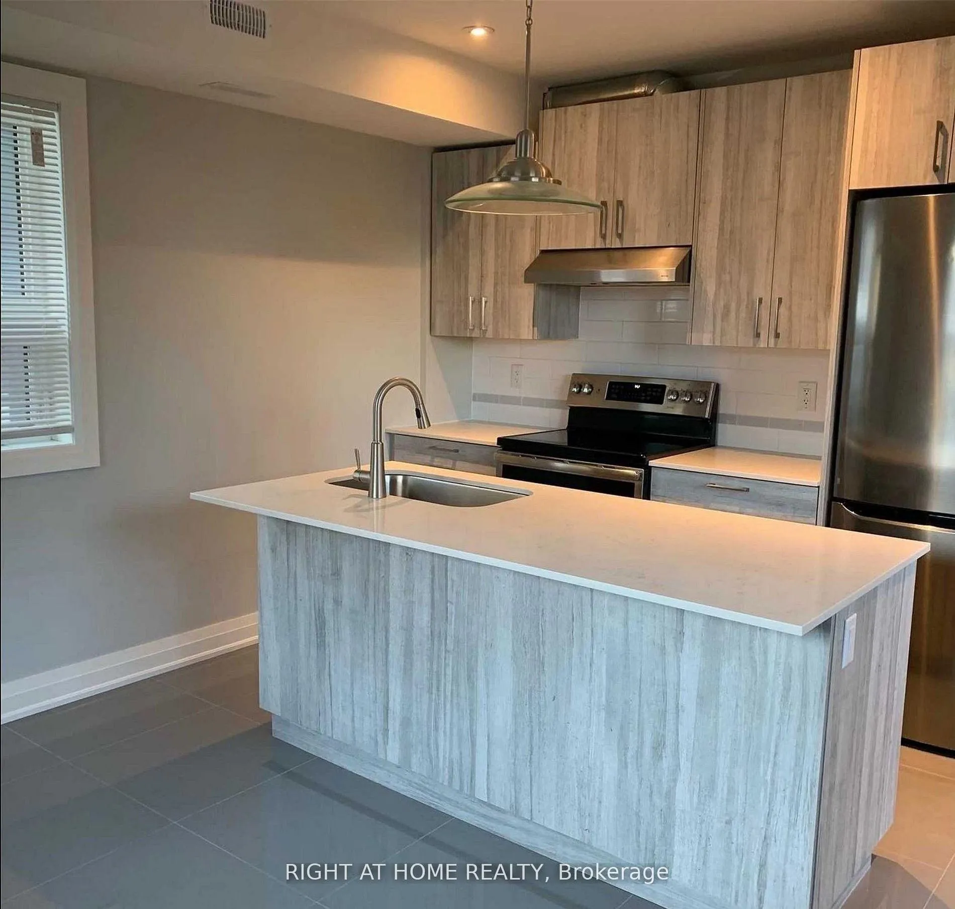 Photo 2 of Unit 1, 31 Alma Avenue, Toronto, Little Portugal — HOMEH
