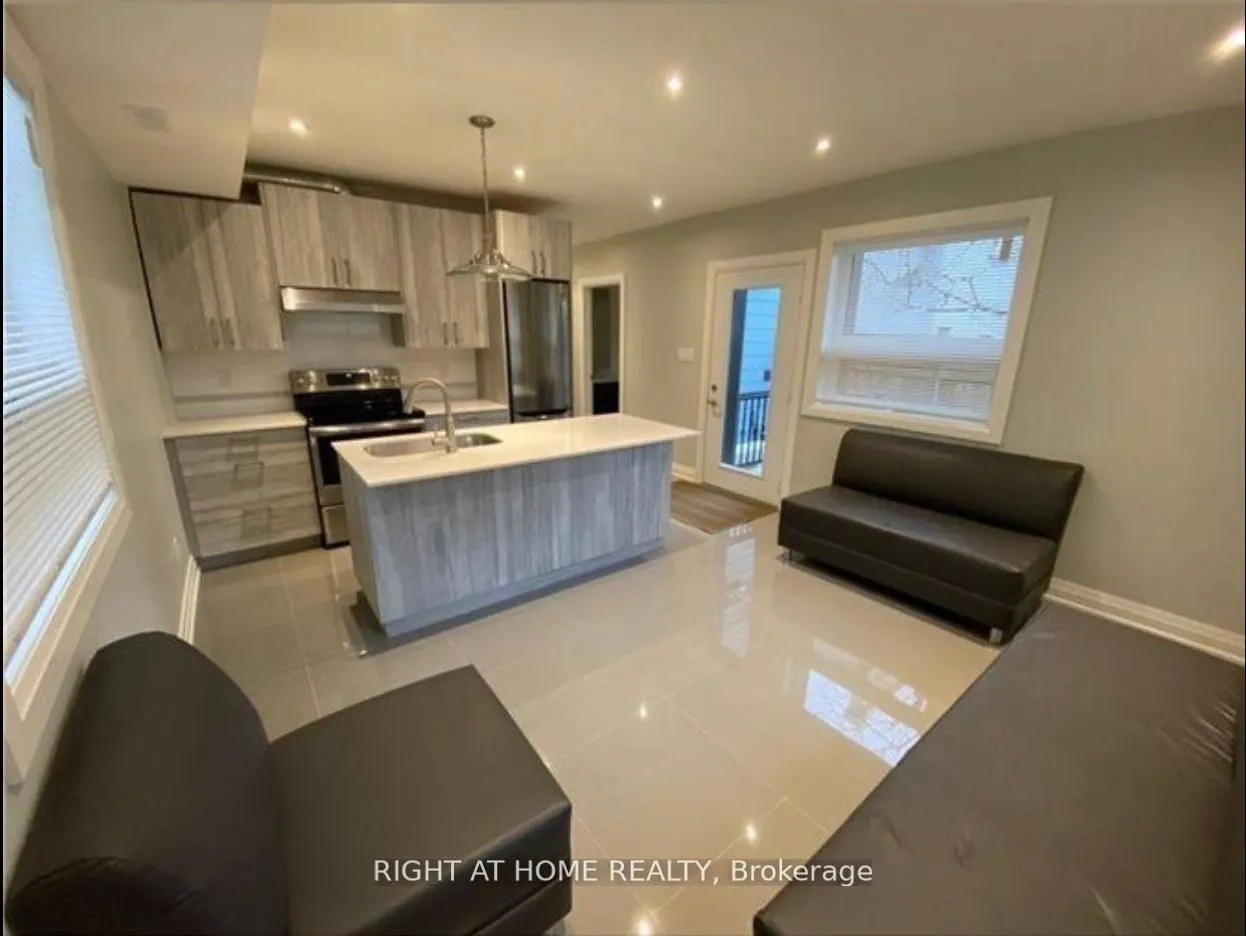 Photo 4 of Unit 1, 31 Alma Avenue, Toronto, Little Portugal — HOMEH