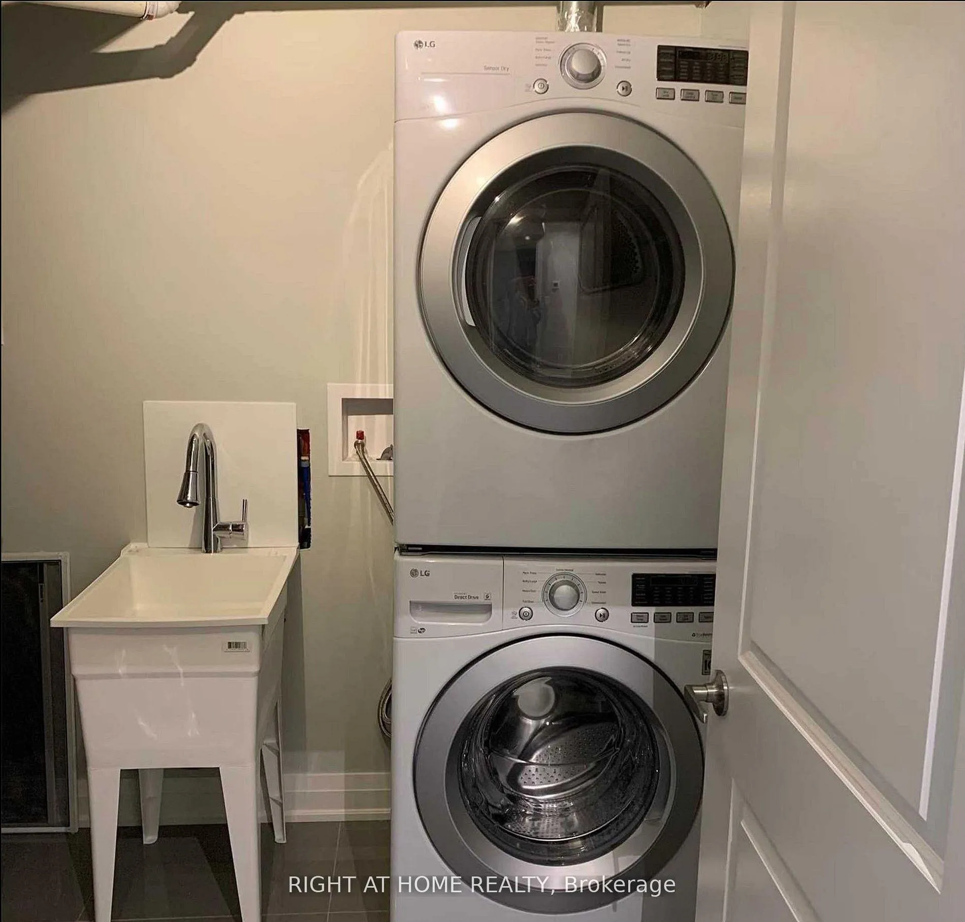 Photo 12 of Unit 1, 31 Alma Avenue, Toronto, Little Portugal — HOMEH