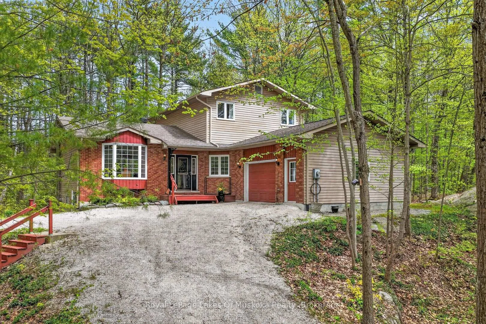 Photo 1 of 19 The Granite Bluff, Bracebridge, Macaulay — HOMEH