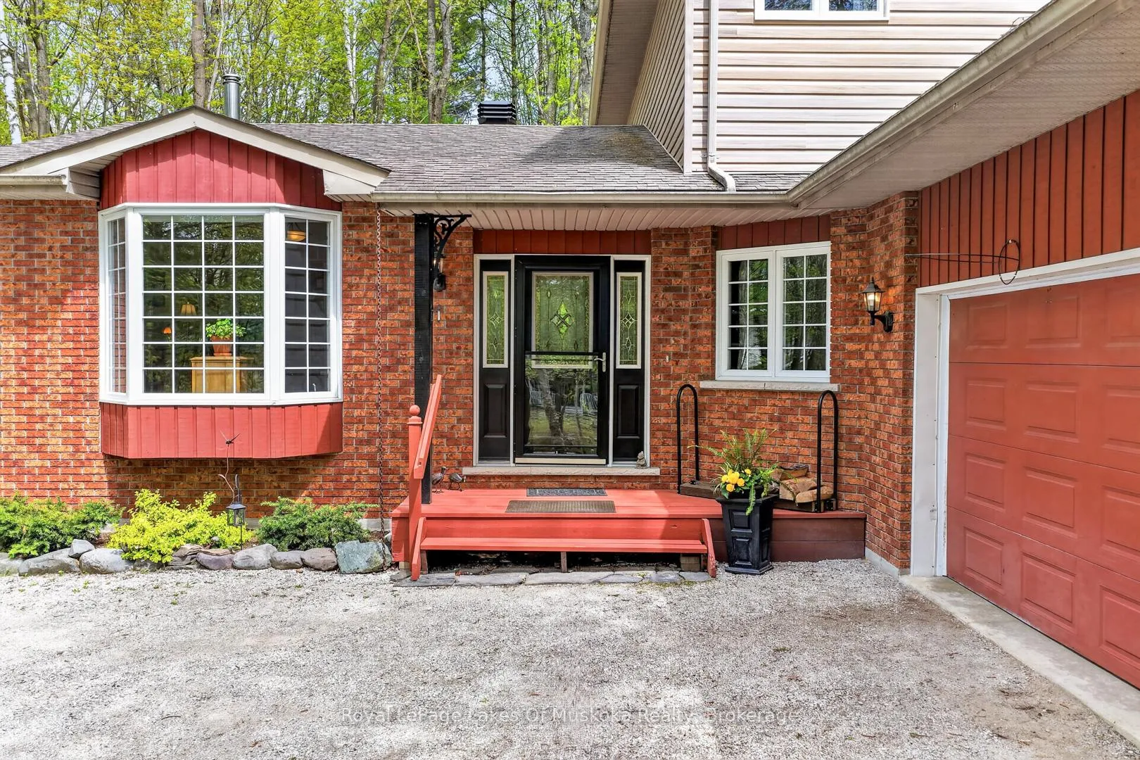 Photo 2 of 19 The Granite Bluff, Bracebridge, Macaulay — HOMEH