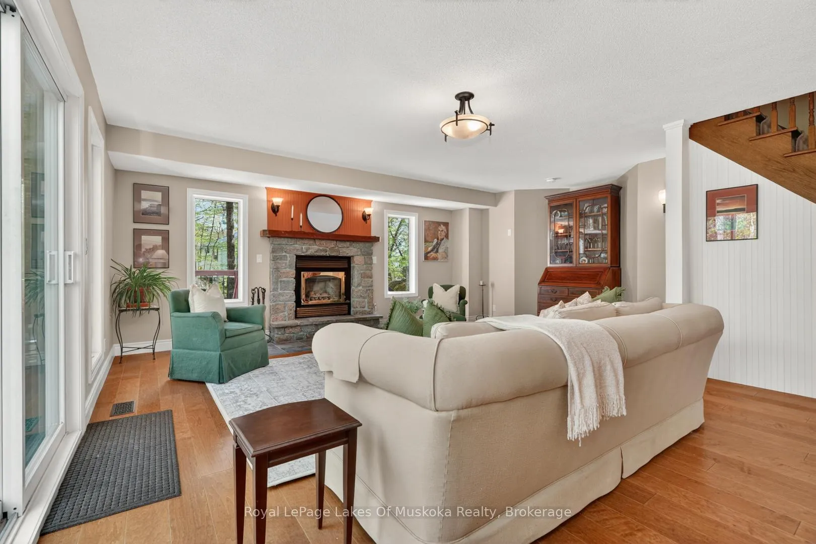 Photo 10 of 19 The Granite Bluff, Bracebridge, Macaulay — HOMEH