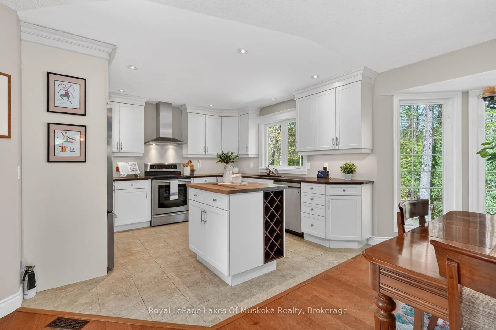 Photo 11 of 19 The Granite Bluff, Bracebridge, Macaulay — HOMEH