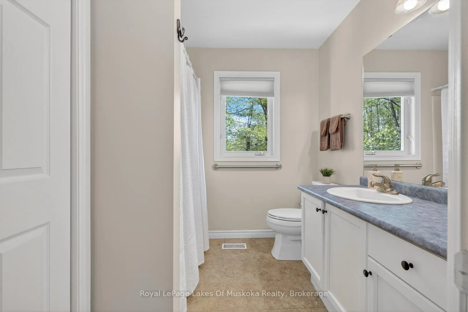 Photo 30 of 19 The Granite Bluff, Bracebridge, Macaulay — HOMEH