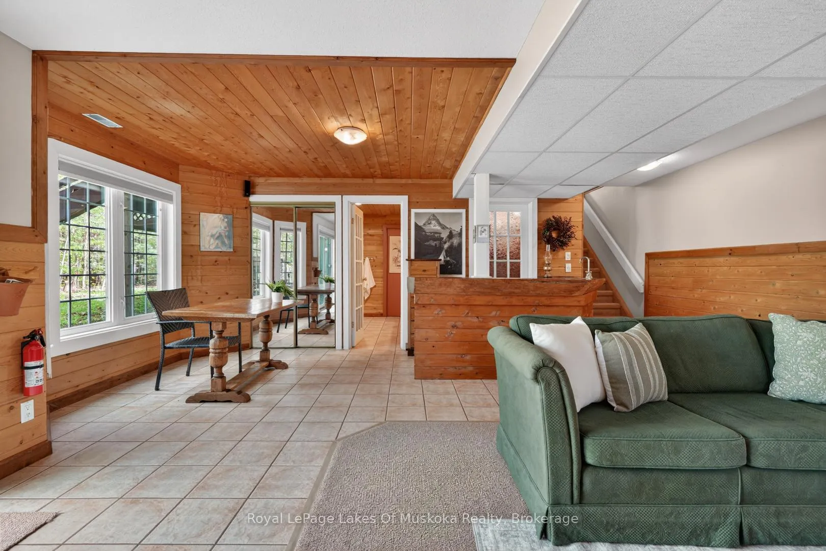 Photo 34 of 19 The Granite Bluff, Bracebridge, Macaulay — HOMEH
