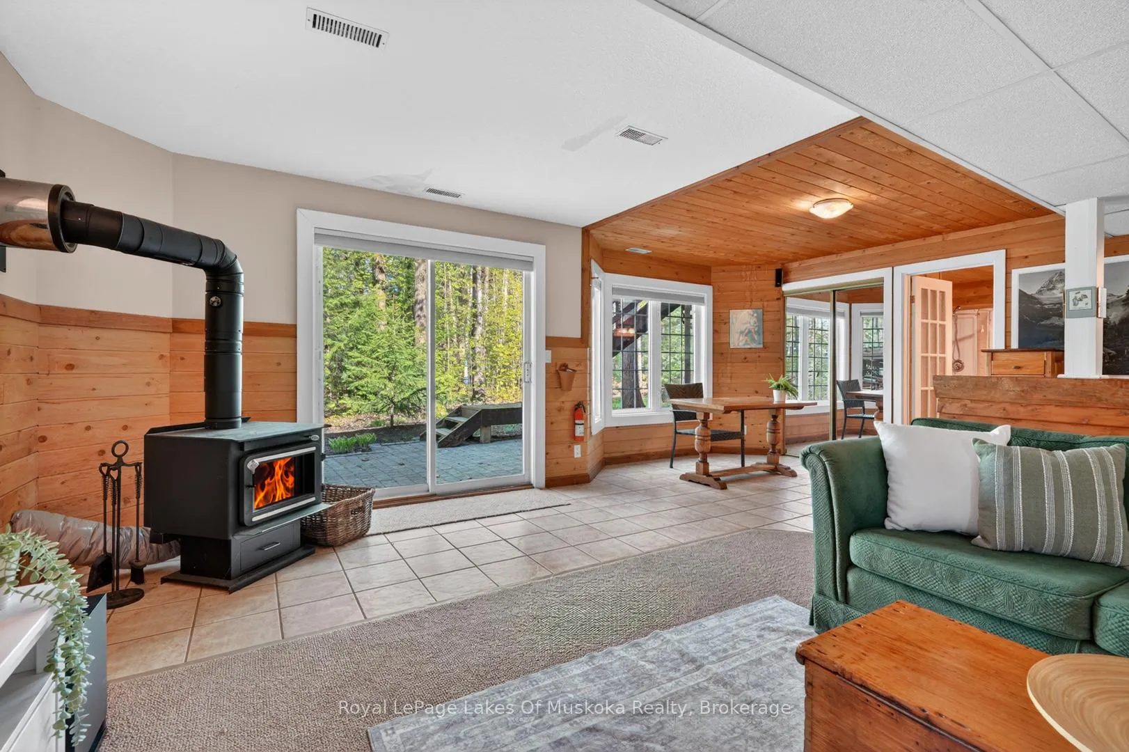 Photo 36 of 19 The Granite Bluff, Bracebridge, Macaulay — HOMEH