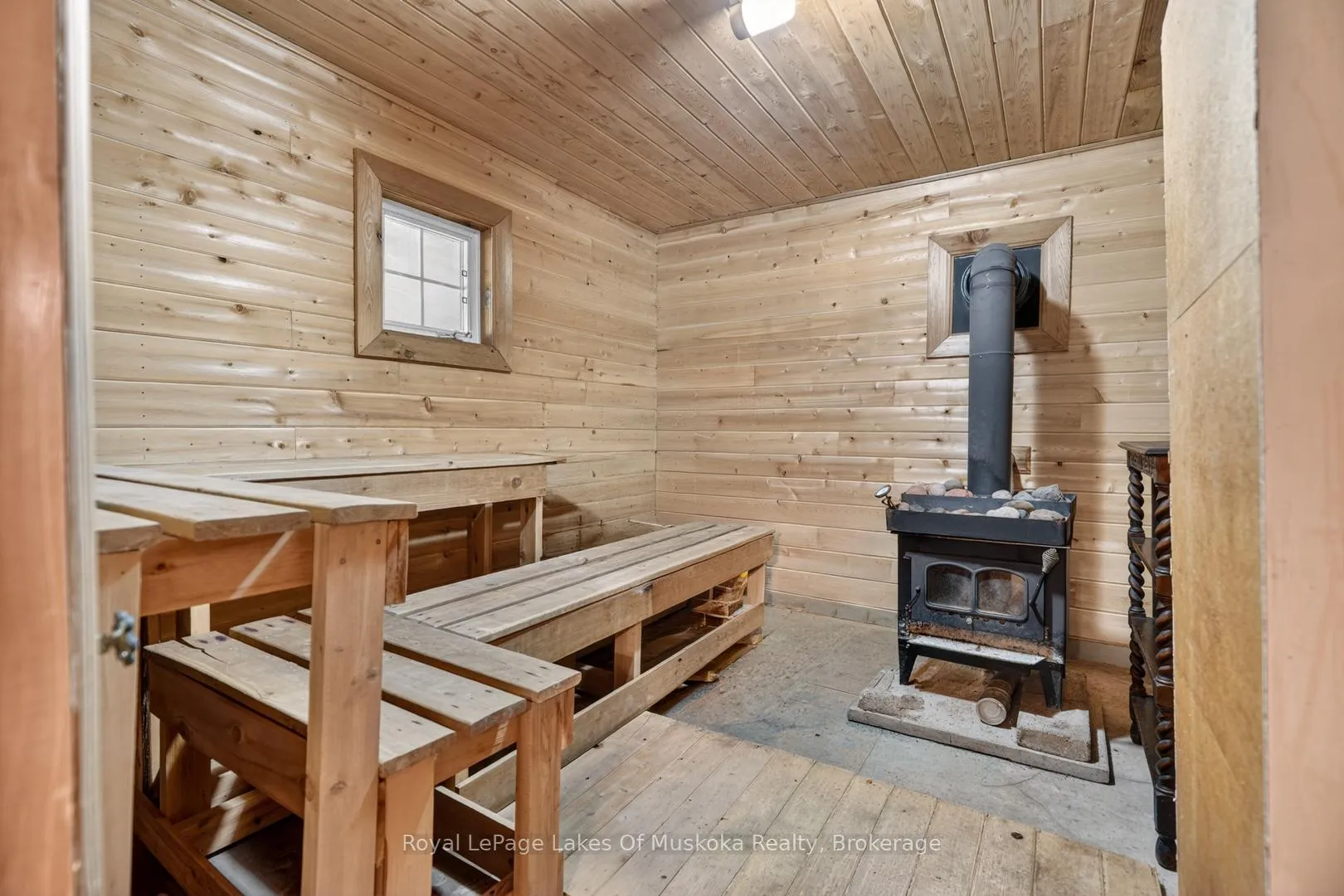 Photo 38 of 19 The Granite Bluff, Bracebridge, Macaulay — HOMEH