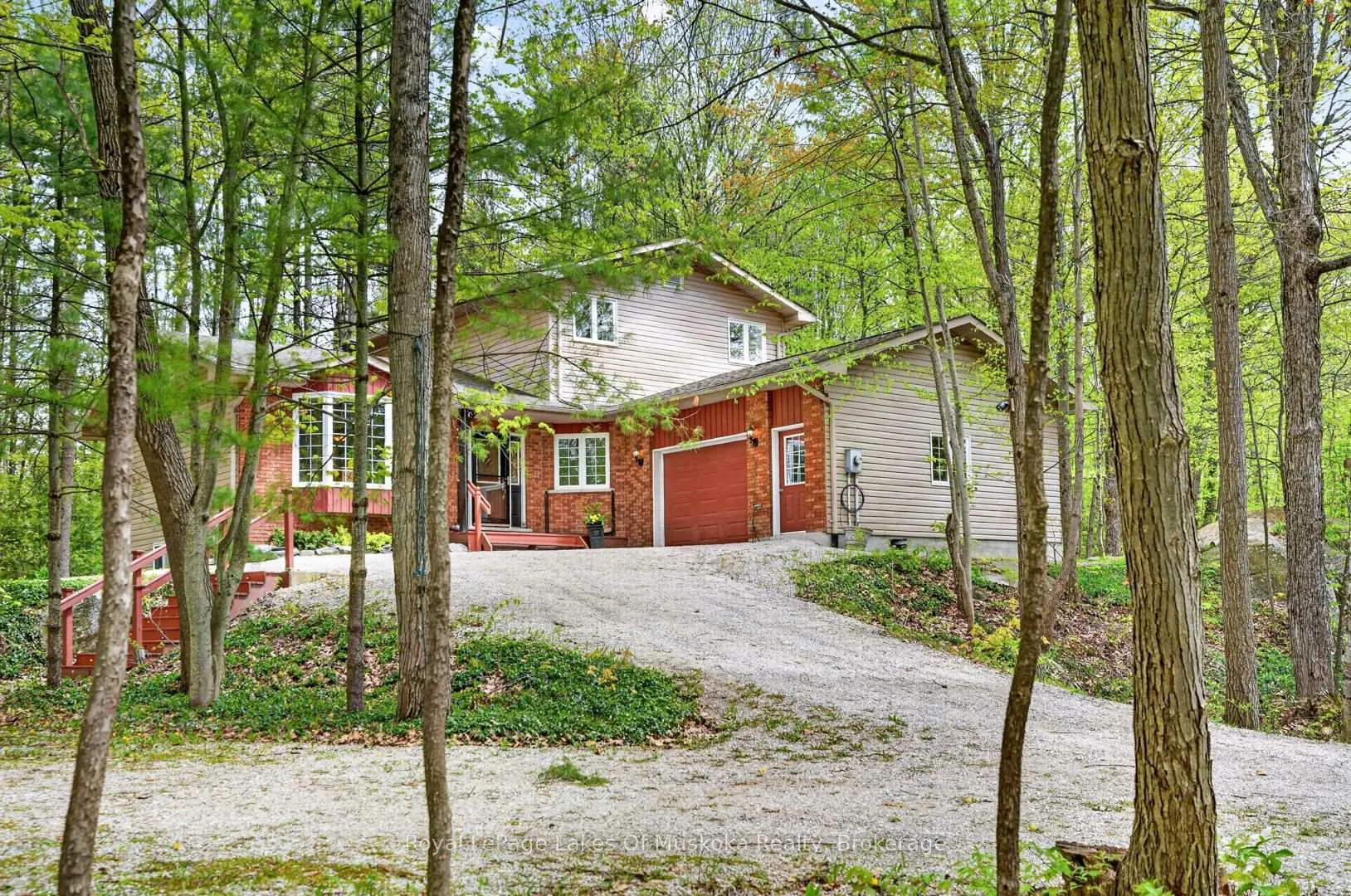 Photo 39 of 19 The Granite Bluff, Bracebridge, Macaulay — HOMEH