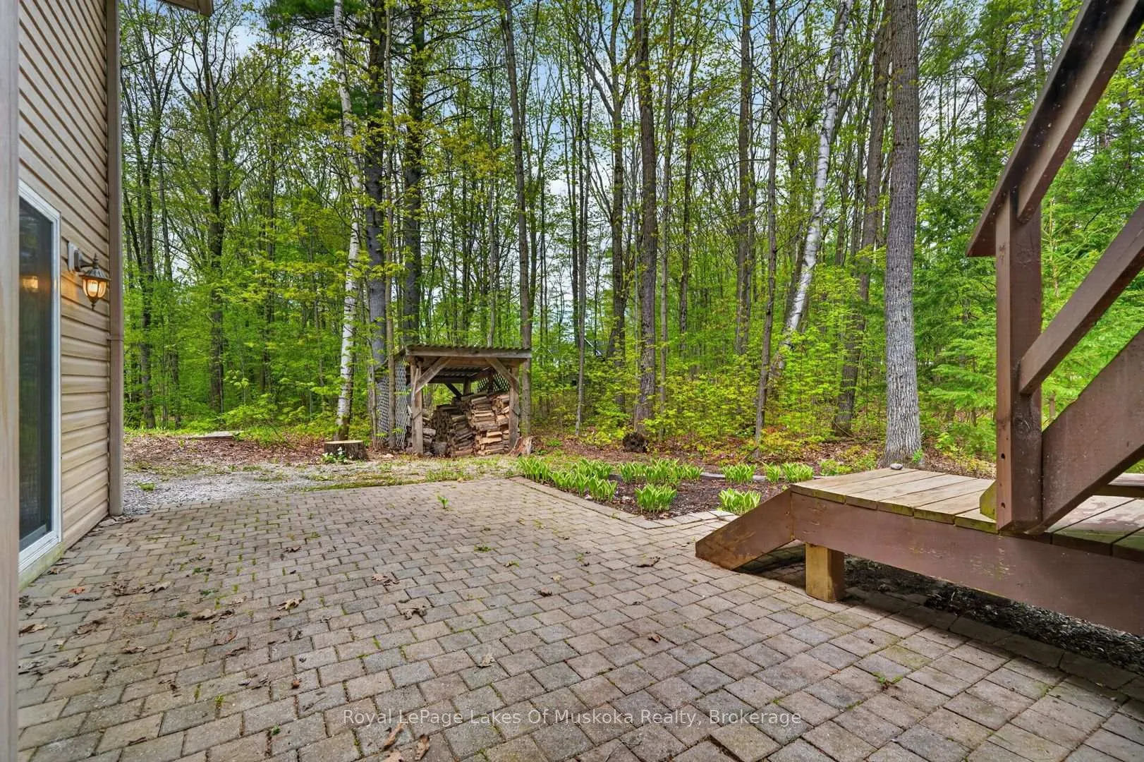 Photo 46 of 19 The Granite Bluff, Bracebridge, Macaulay — HOMEH