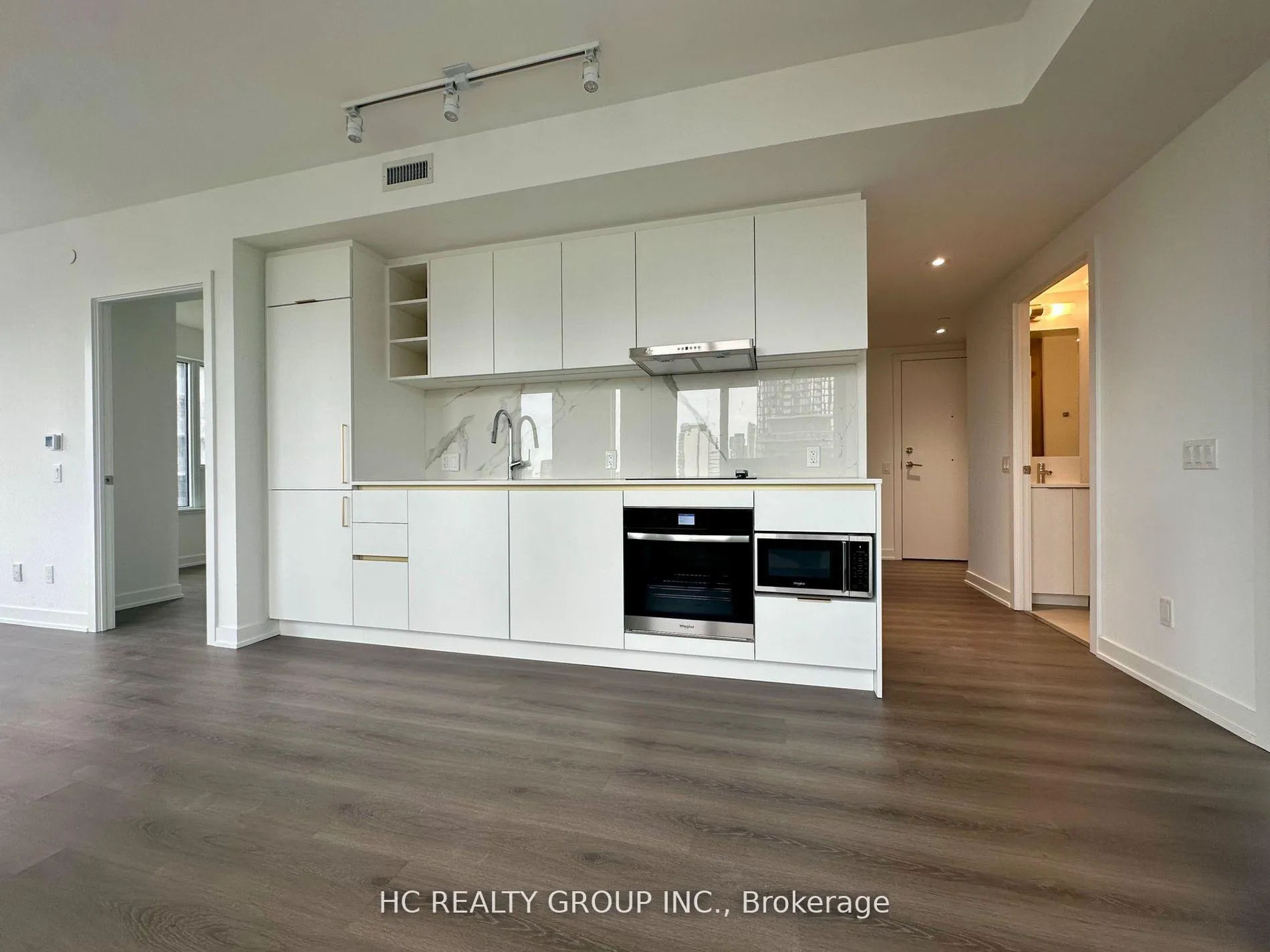 Photo 6 of Unit 2012, 8 Wellesley Street W, Toronto, Bay Street Corridor — HOMEH