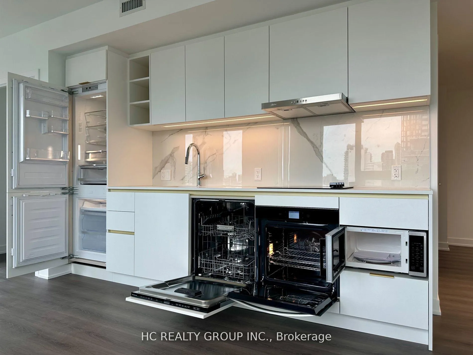 Photo 7 of Unit 2012, 8 Wellesley Street W, Toronto, Bay Street Corridor — HOMEH