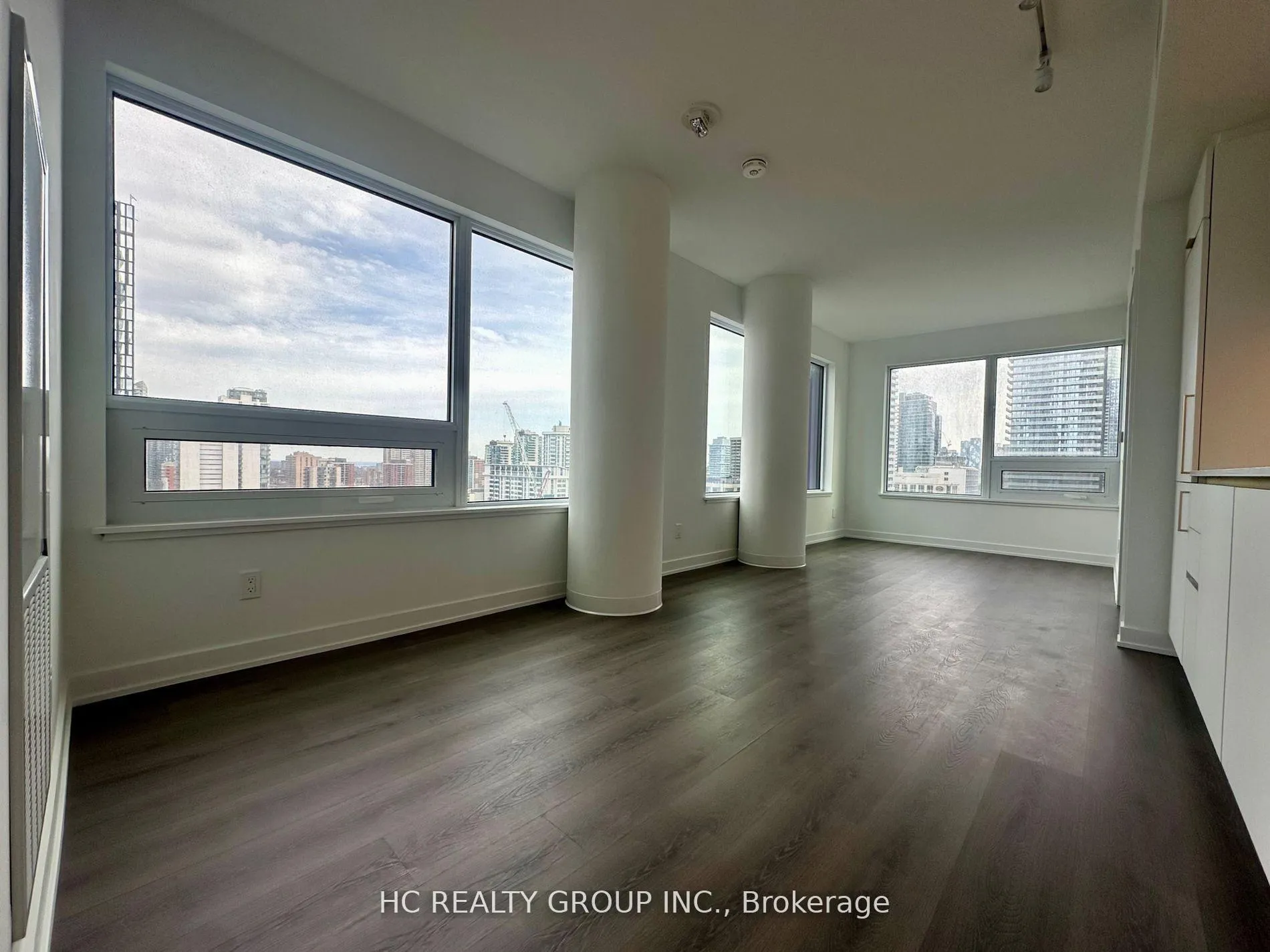 Photo 8 of Unit 2012, 8 Wellesley Street W, Toronto, Bay Street Corridor — HOMEH