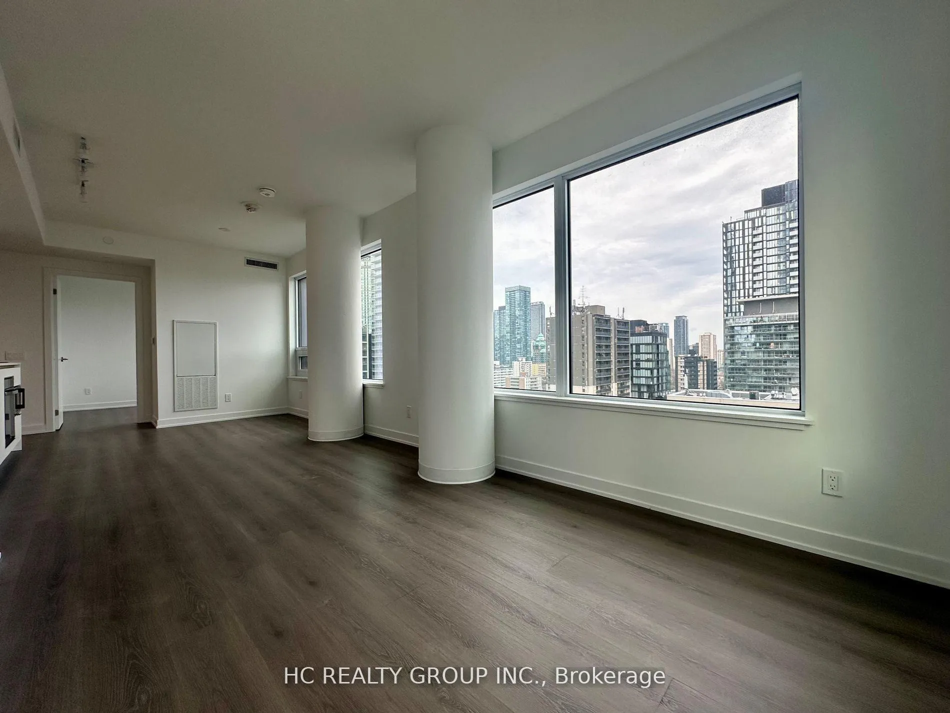 Photo 11 of Unit 2012, 8 Wellesley Street W, Toronto, Bay Street Corridor — HOMEH
