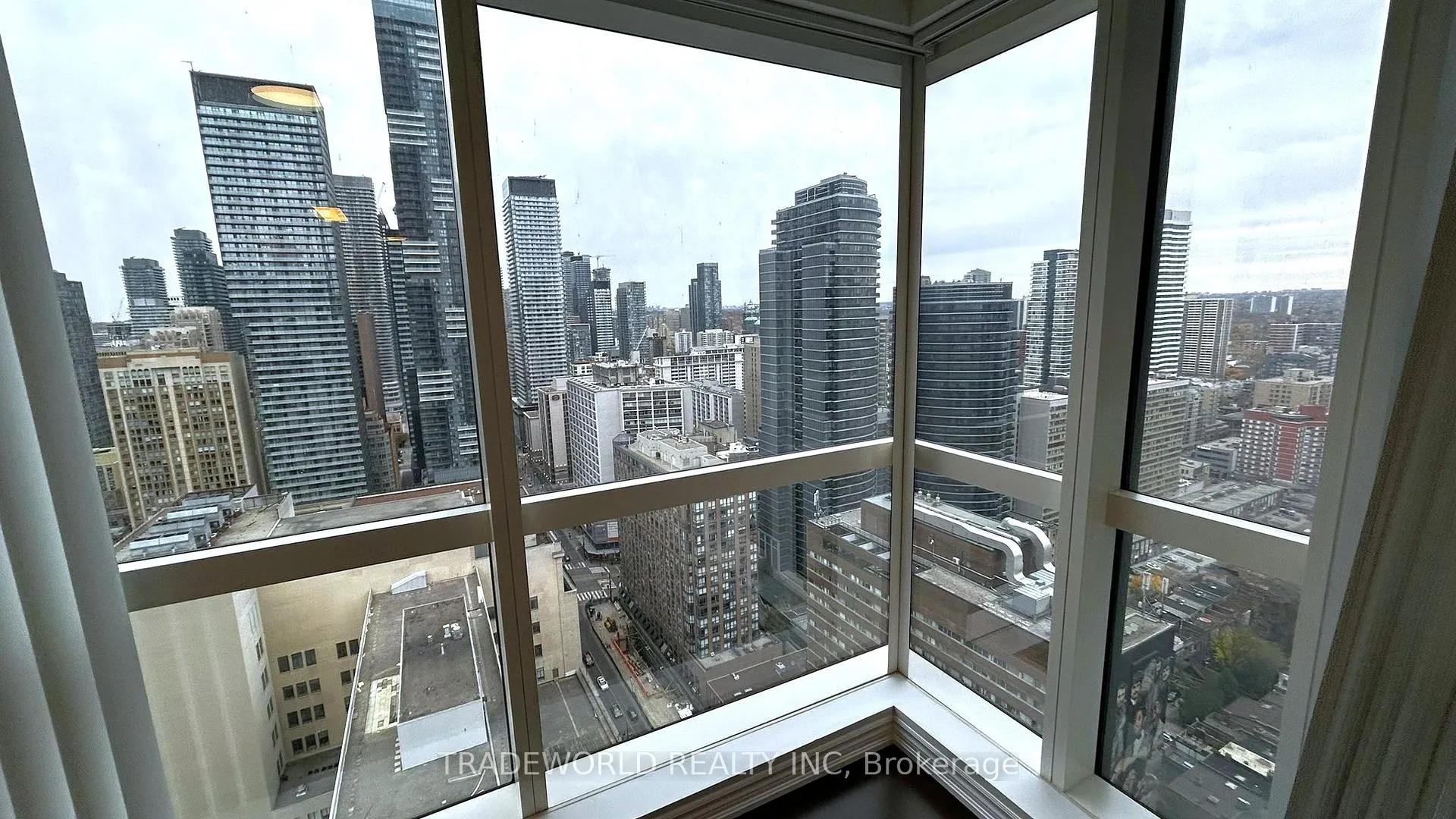 Photo 4 of Unit 3101, 386 Yonge Street, Toronto, Bay Street Corridor — HOMEH