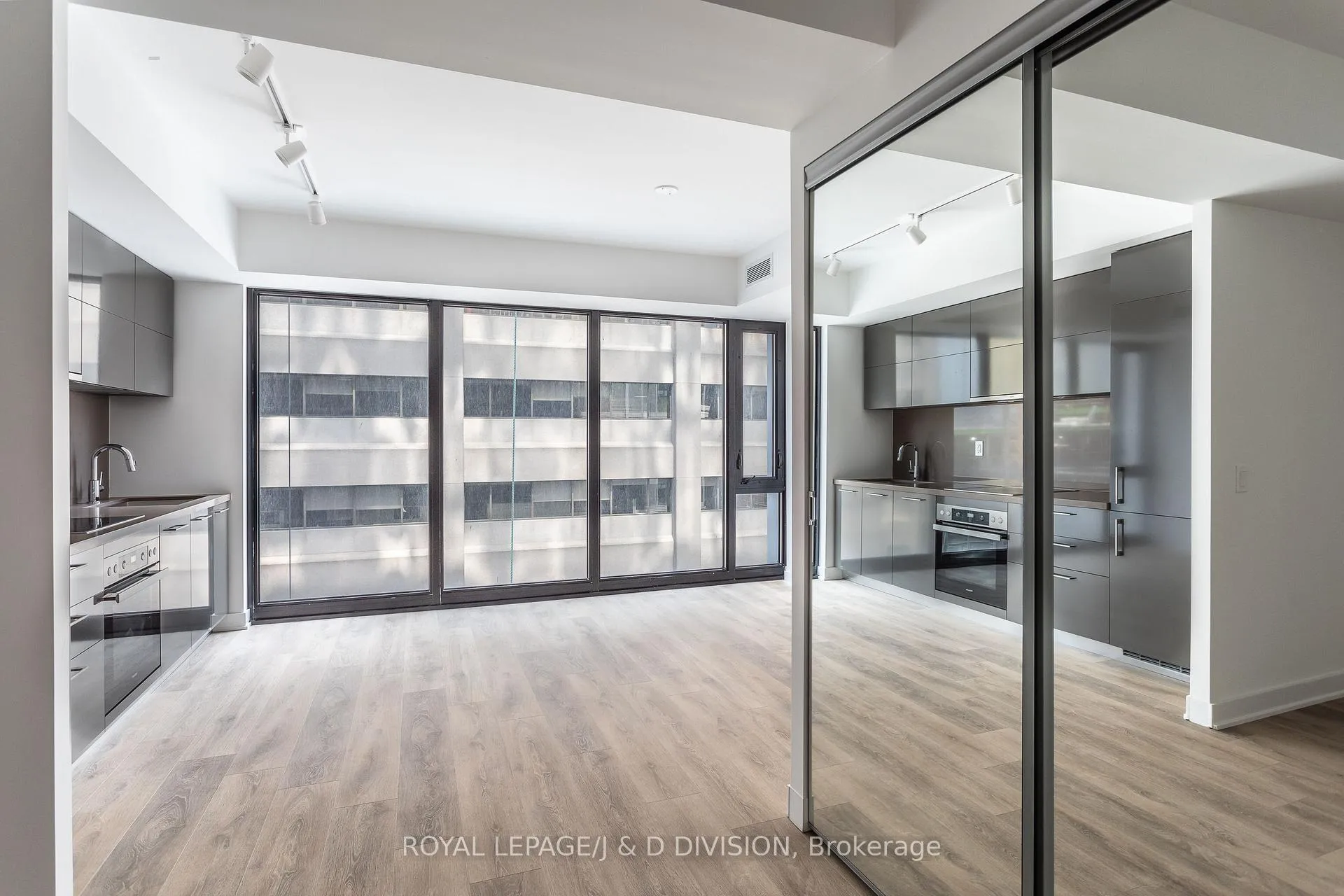 Photo 3 of Unit 607, 188 Cumberland Street, Toronto, The Annex — HOMEH