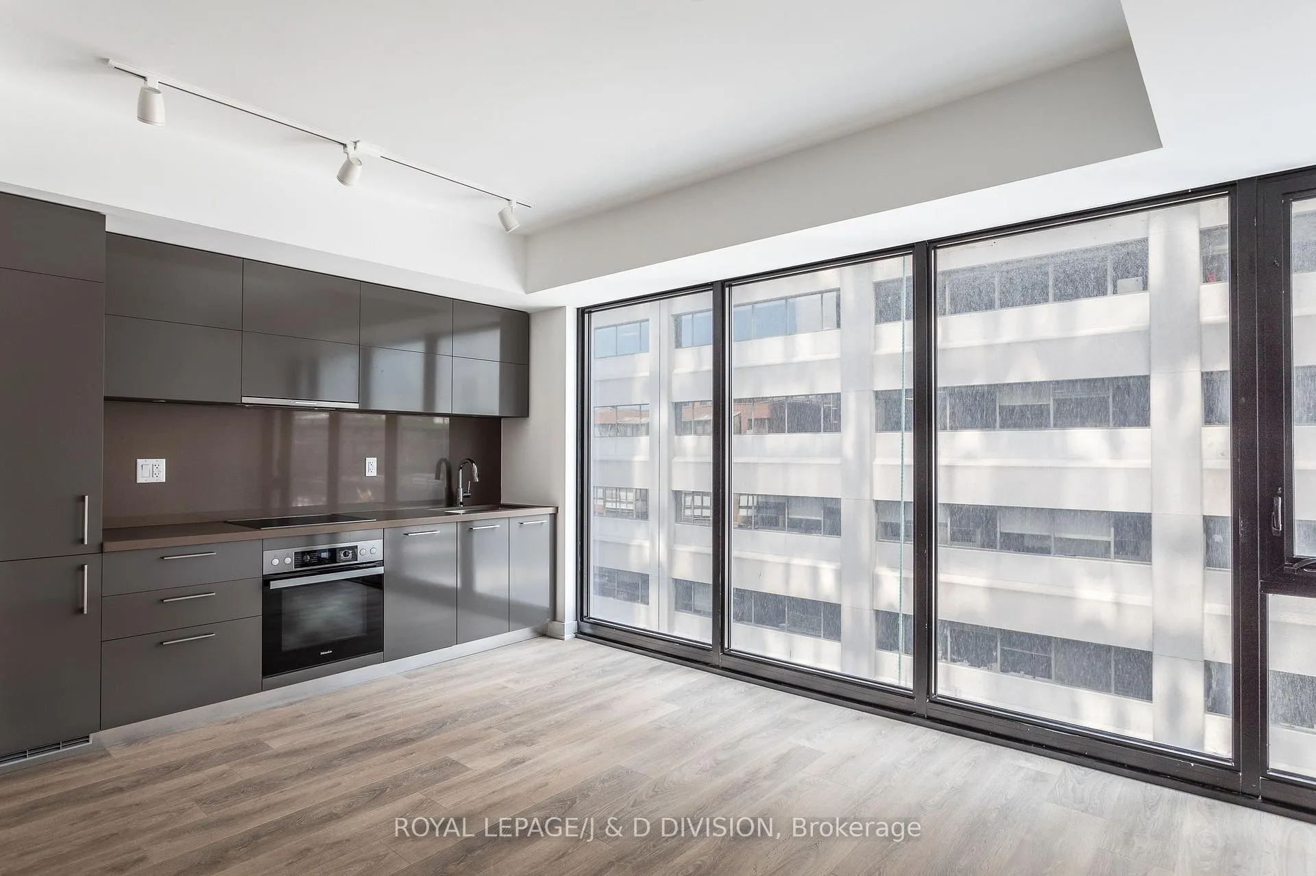 Photo 7 of Unit 607, 188 Cumberland Street, Toronto, The Annex — HOMEH