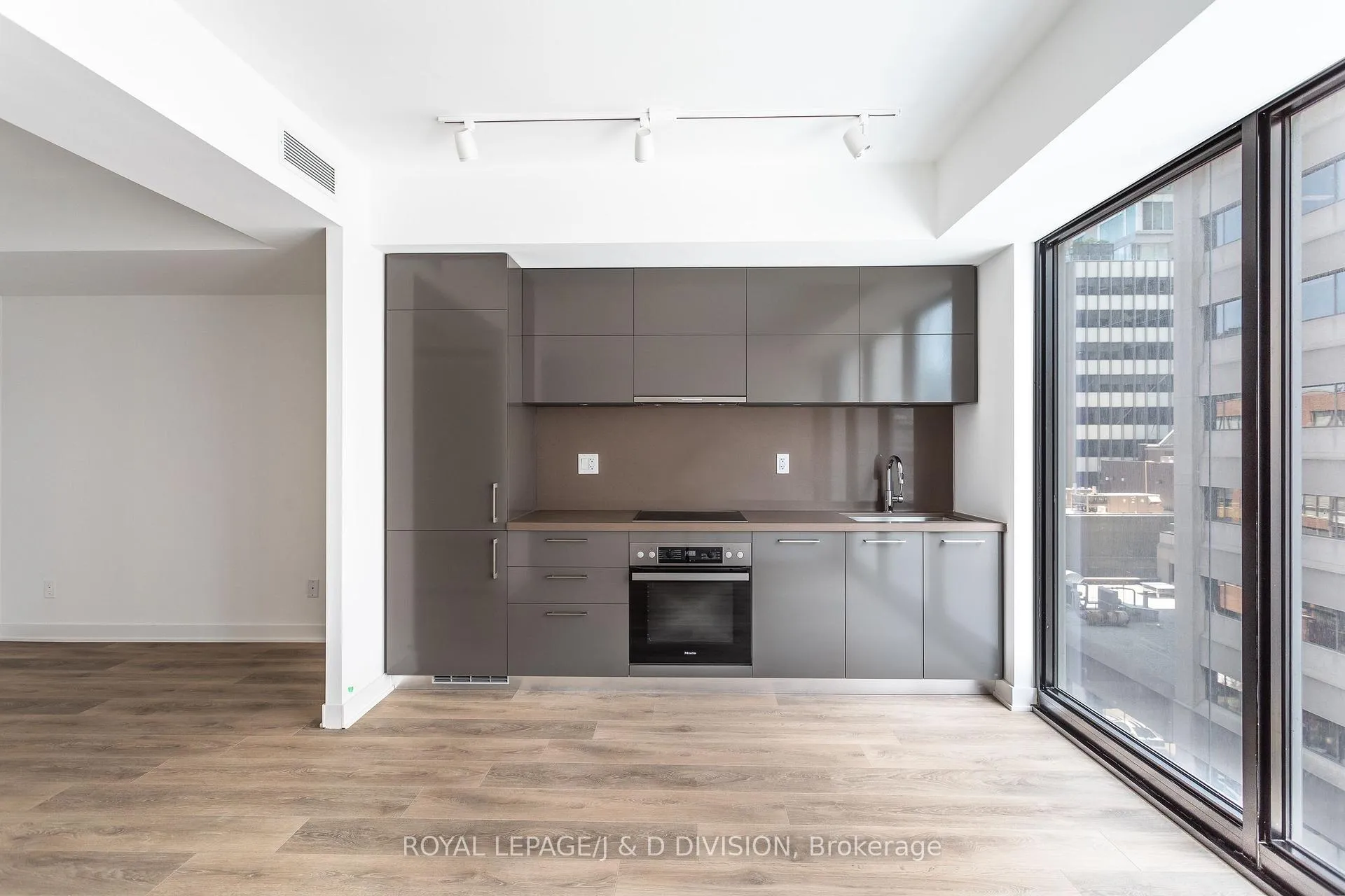 Photo 9 of Unit 607, 188 Cumberland Street, Toronto, The Annex — HOMEH