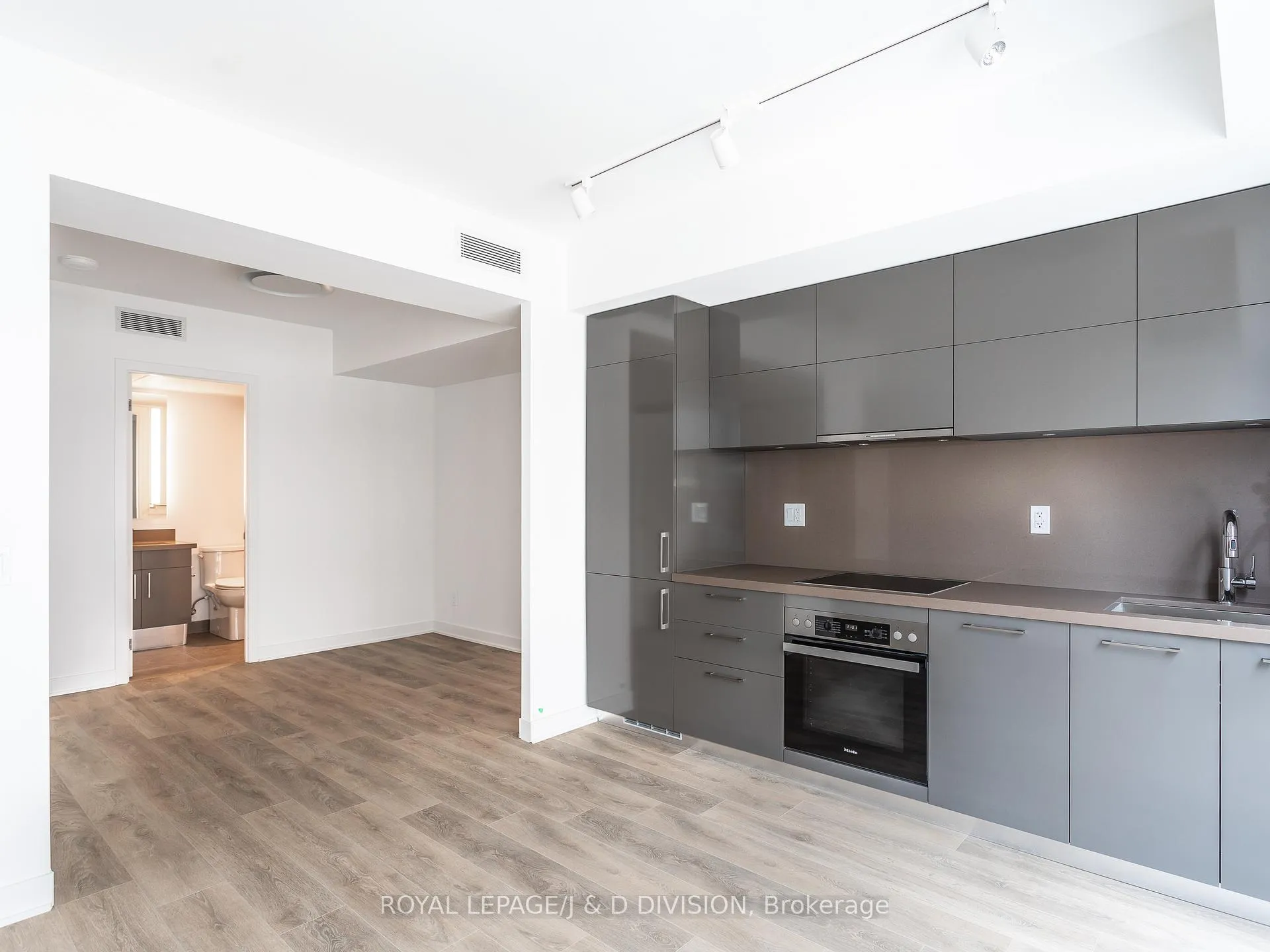 Photo 11 of Unit 607, 188 Cumberland Street, Toronto, The Annex — HOMEH
