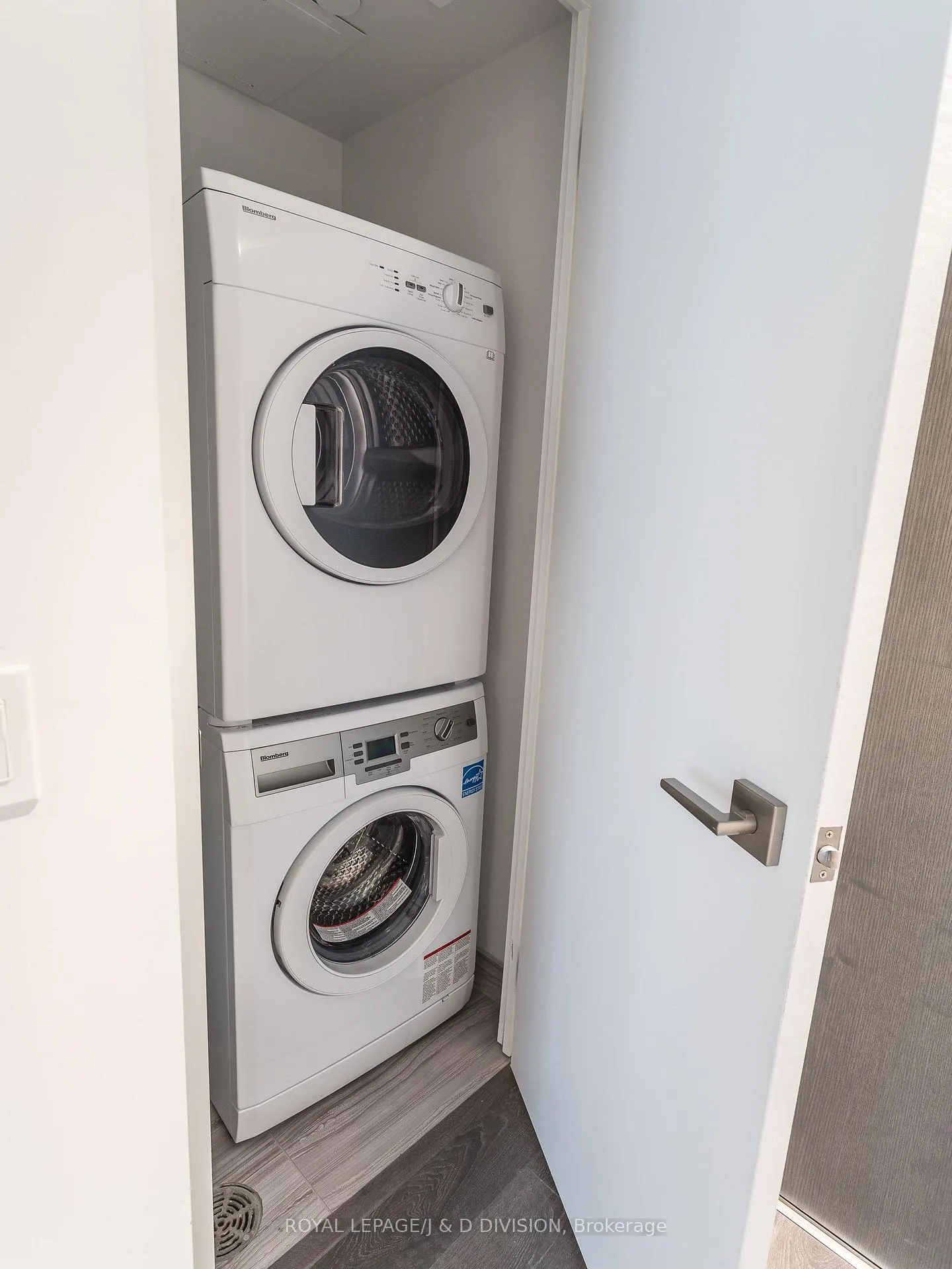 Photo 16 of Unit 607, 188 Cumberland Street, Toronto, The Annex — HOMEH