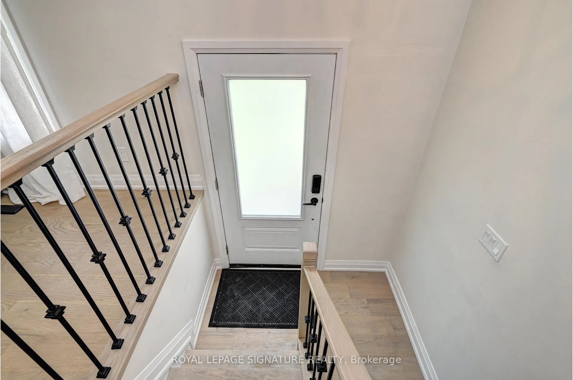 Photo 8 of 240 Stonybrook Drive, Kitchener — HOMEH