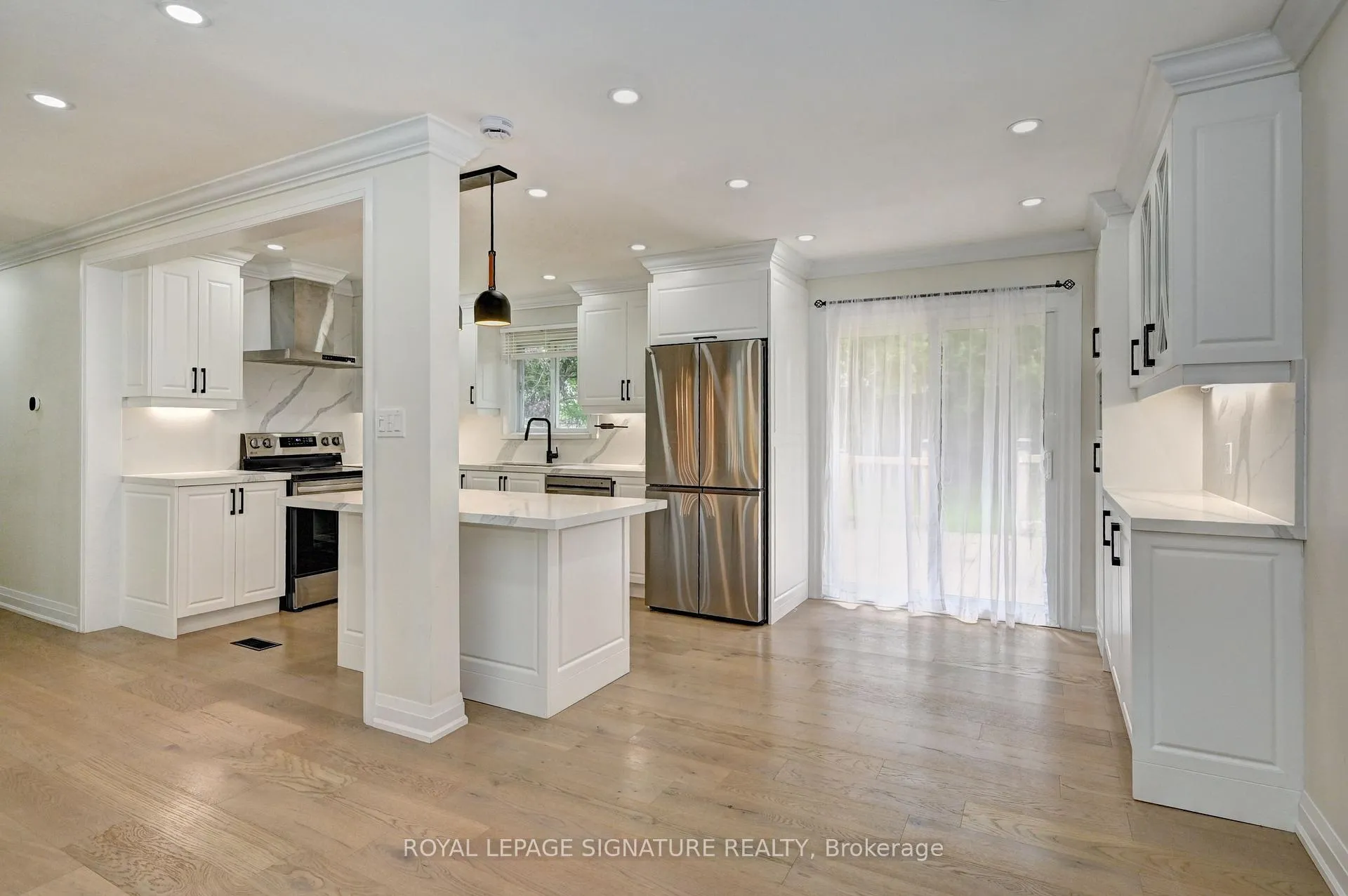 Photo 9 of 240 Stonybrook Drive, Kitchener — HOMEH