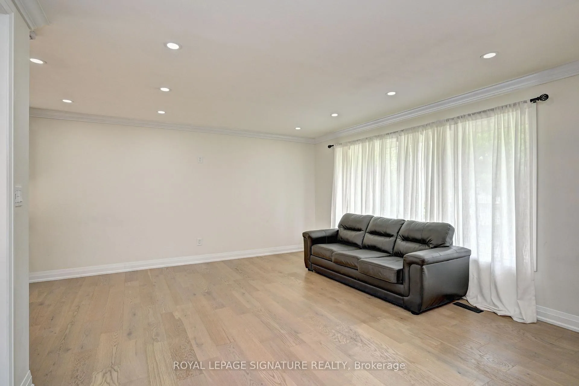 Photo 14 of 240 Stonybrook Drive, Kitchener — HOMEH
