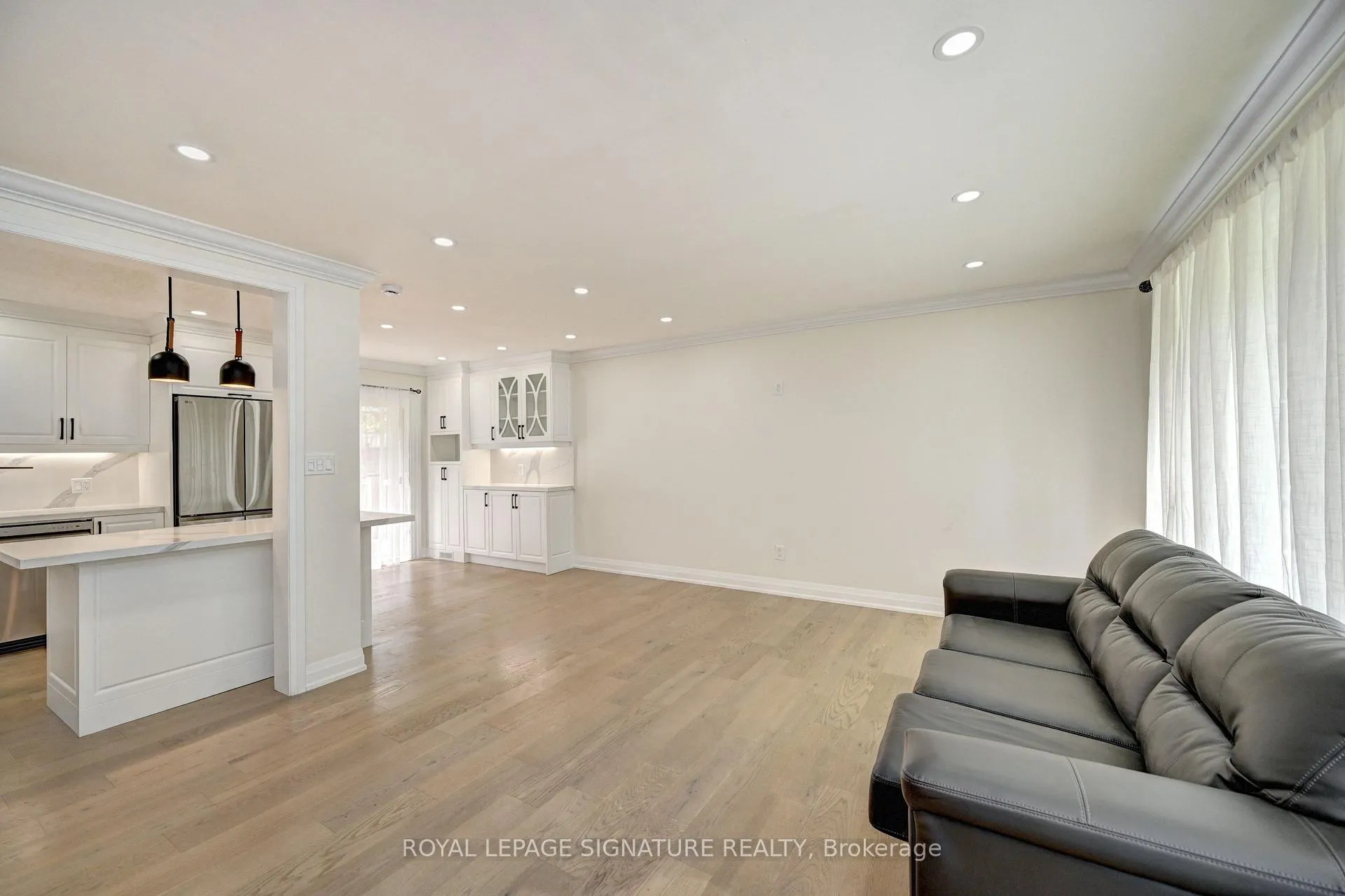 Photo 15 of 240 Stonybrook Drive, Kitchener — HOMEH