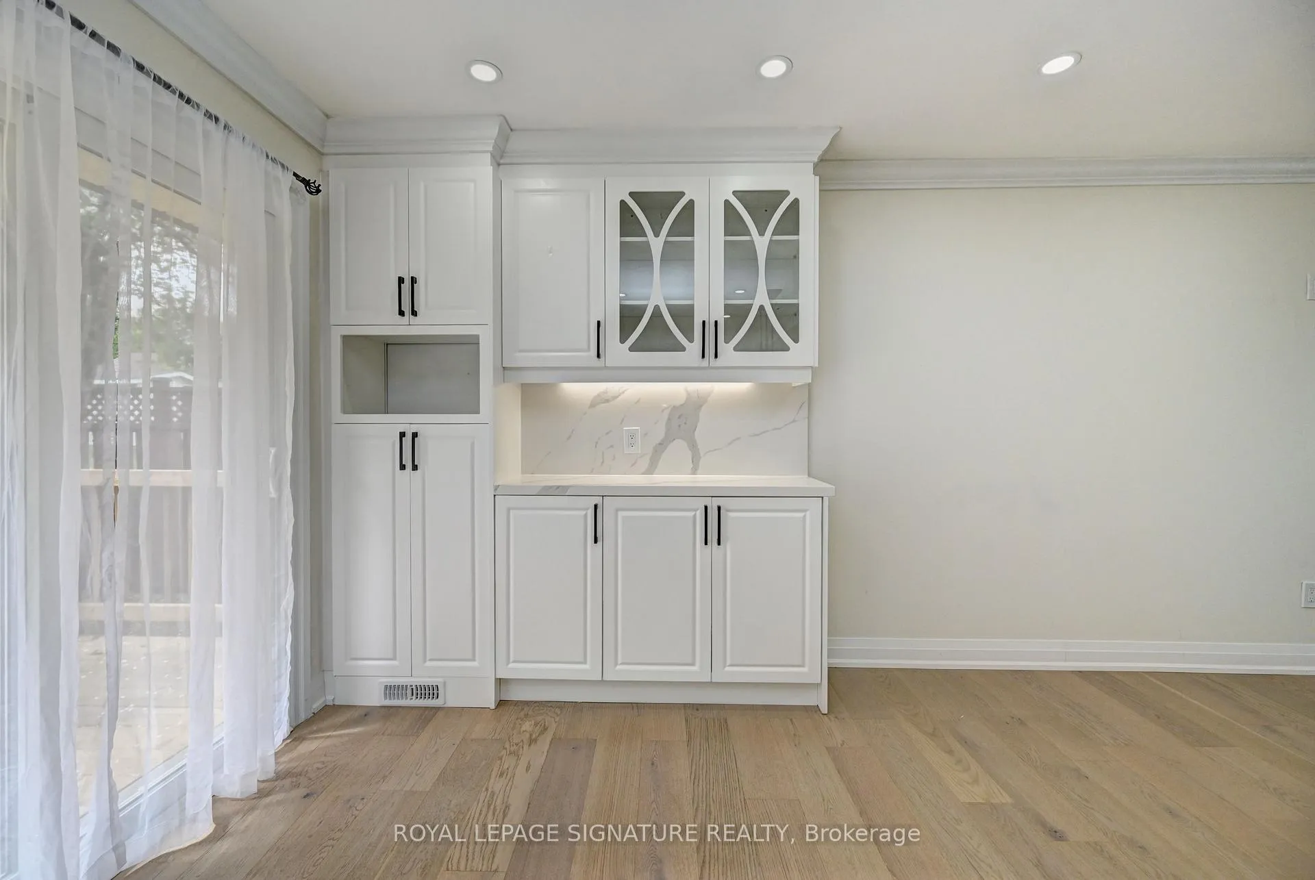 Photo 24 of 240 Stonybrook Drive, Kitchener — HOMEH