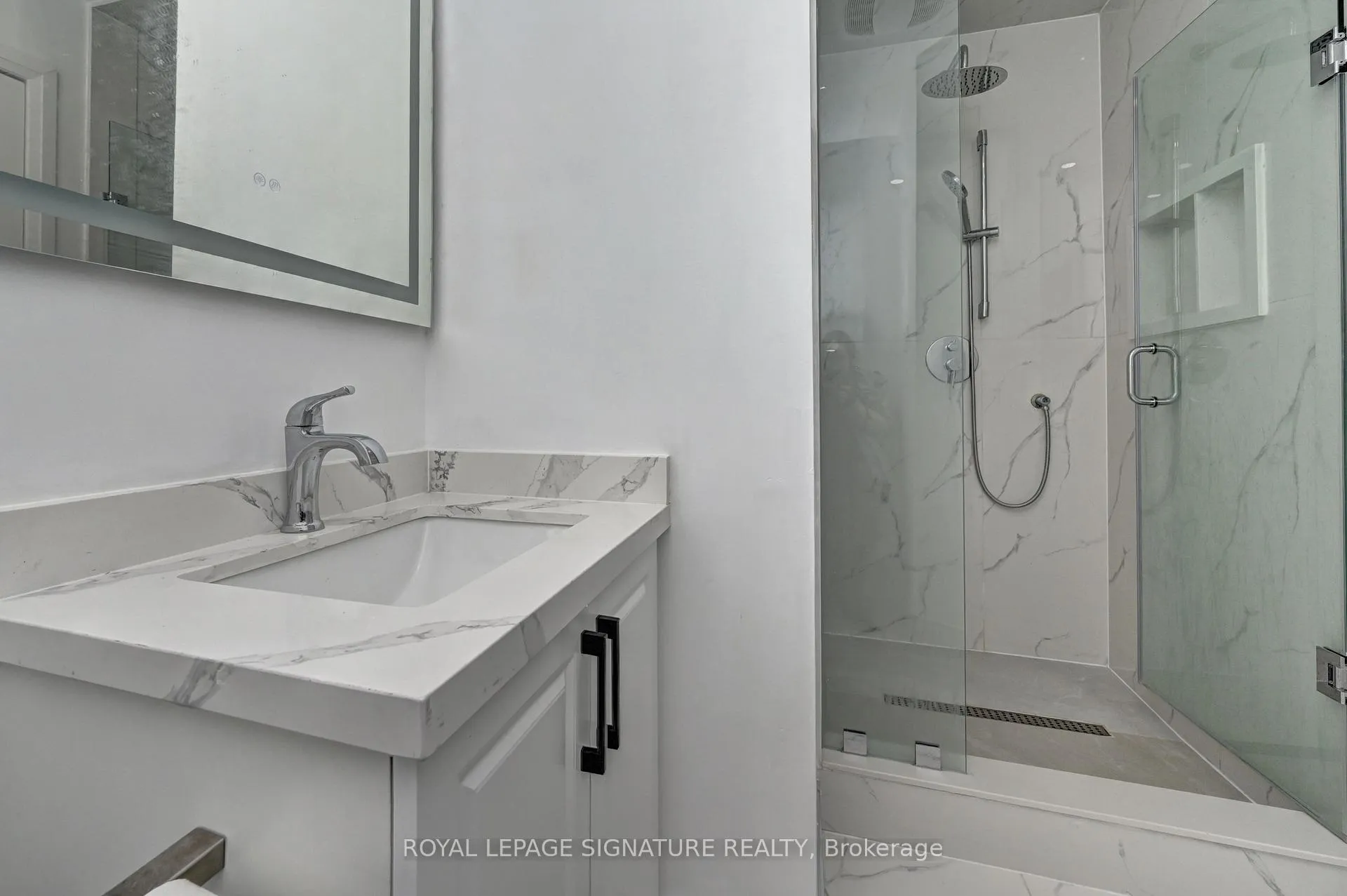 Photo 33 of 240 Stonybrook Drive, Kitchener — HOMEH