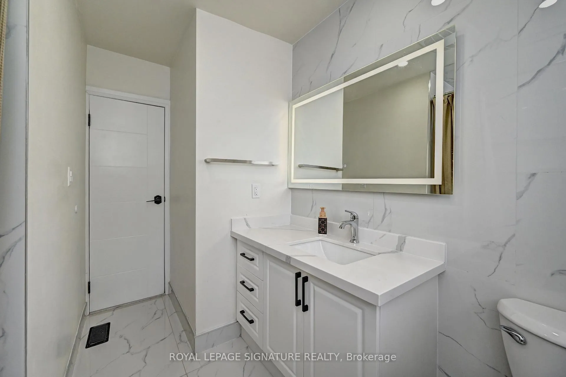 Photo 34 of 240 Stonybrook Drive, Kitchener — HOMEH