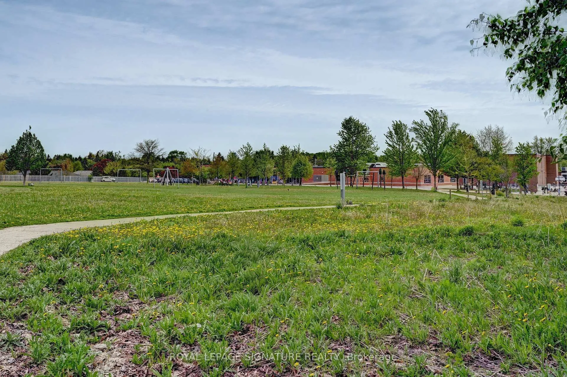 Photo 44 of 240 Stonybrook Drive, Kitchener — HOMEH