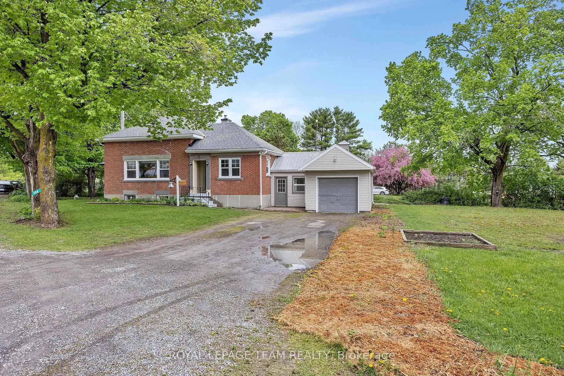 Photo 2 of 544 Old Coach Road, Ottawa, Huntley Ward (North East) — HOMEH
