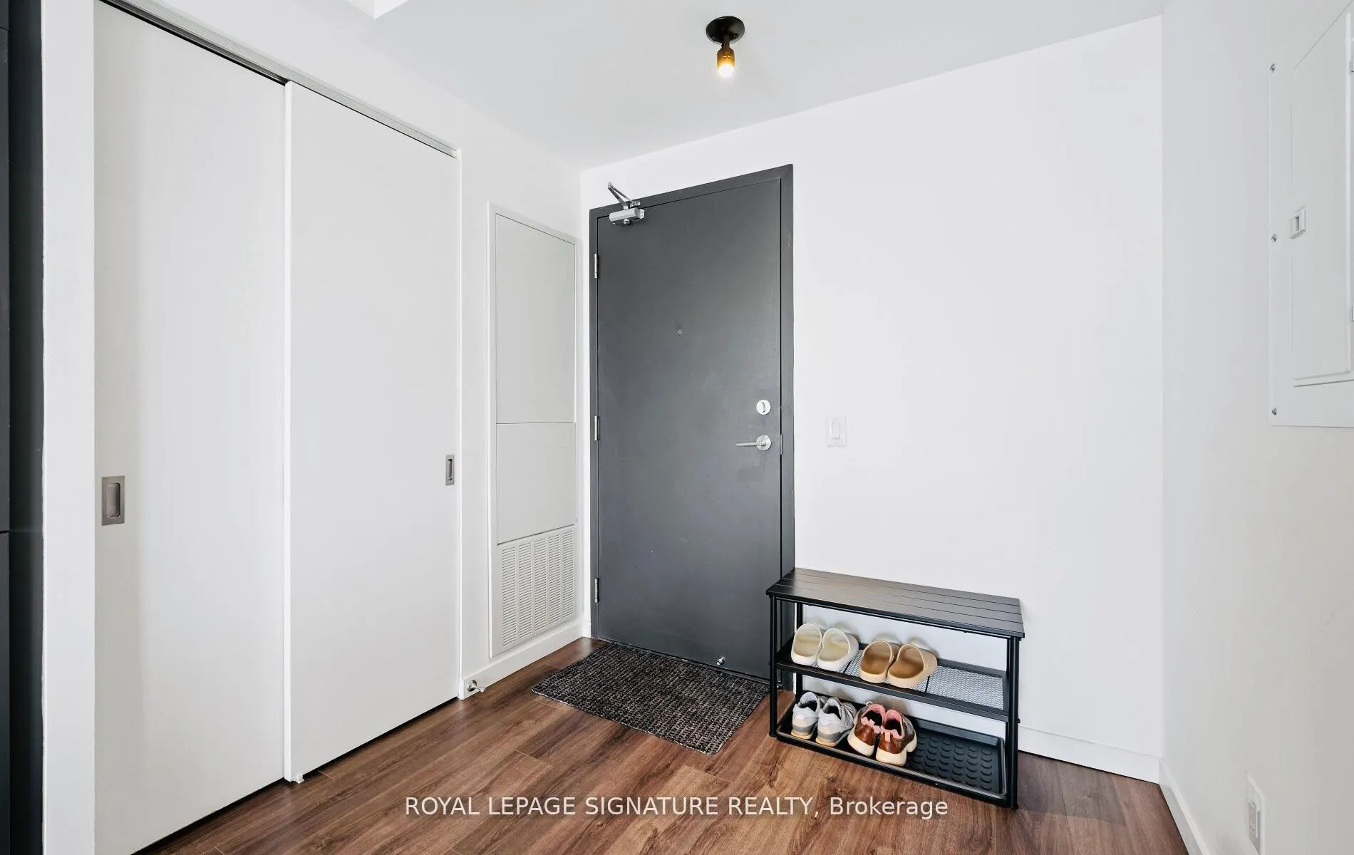 Photo 4 of Unit 411, 7 Smith Crescent, Etobicoke, Stonegate-Queensway — HOMEH