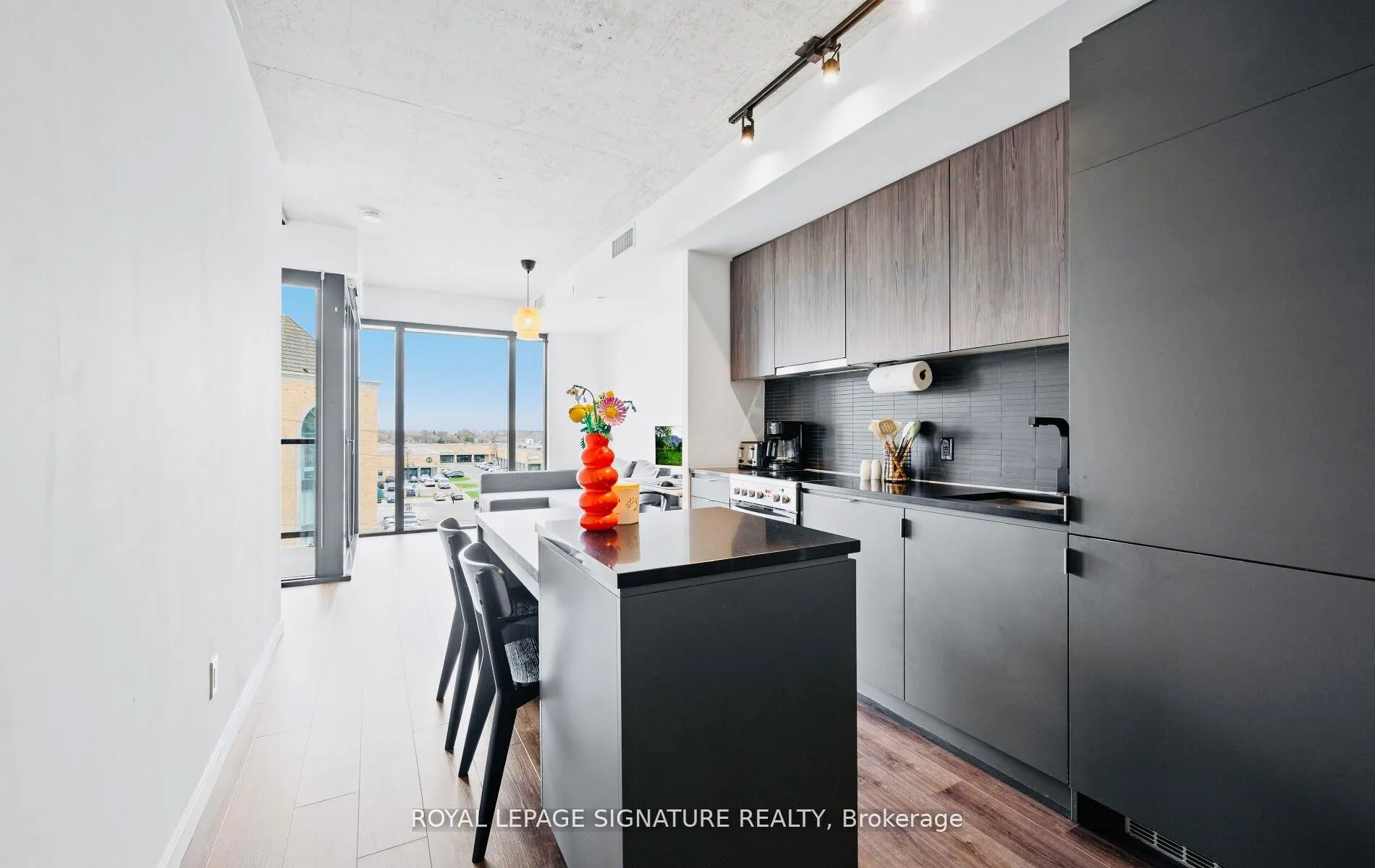 Photo 5 of Unit 411, 7 Smith Crescent, Etobicoke, Stonegate-Queensway — HOMEH