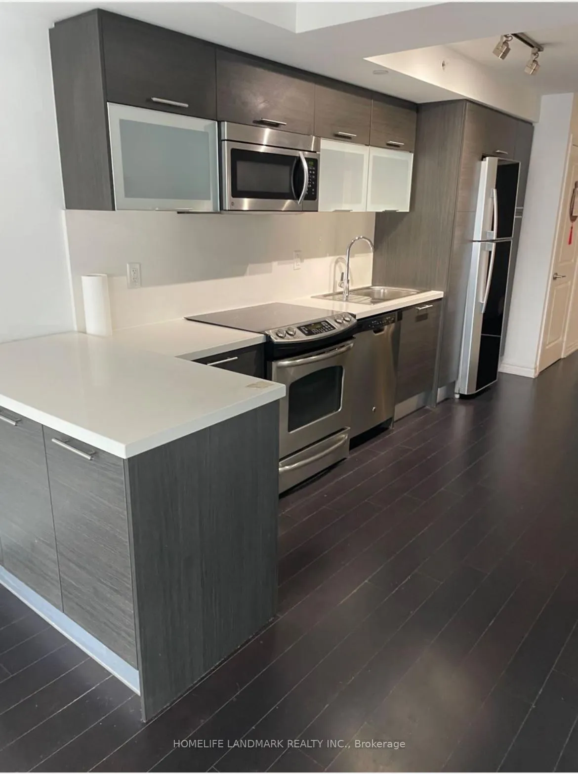 Photo 6 of Unit 2016, 386 yonge Street, Toronto, Bay Street Corridor — HOMEH