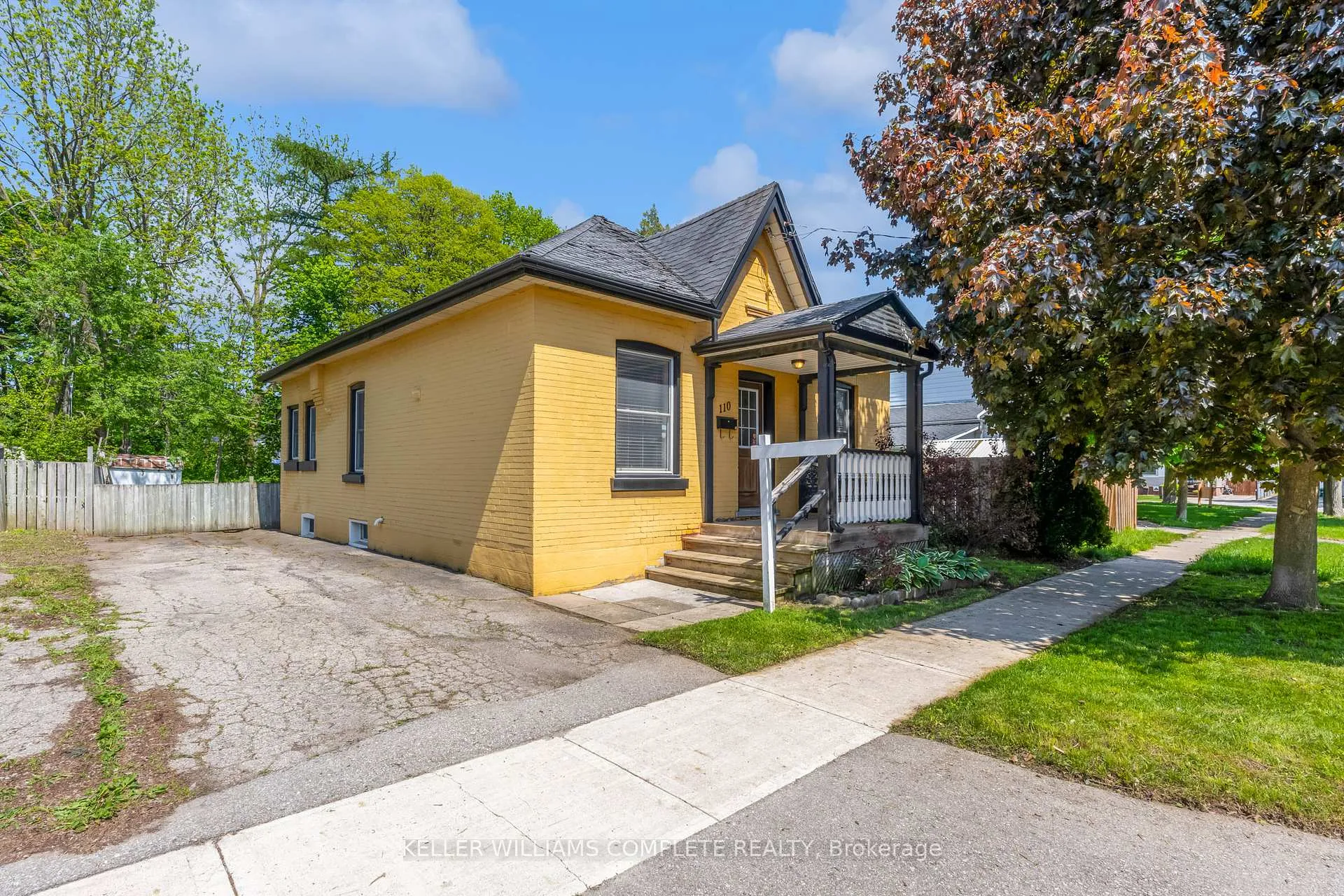 Photo 2 of 110 Oak Street, Brantford, Old West Brant — HOMEH