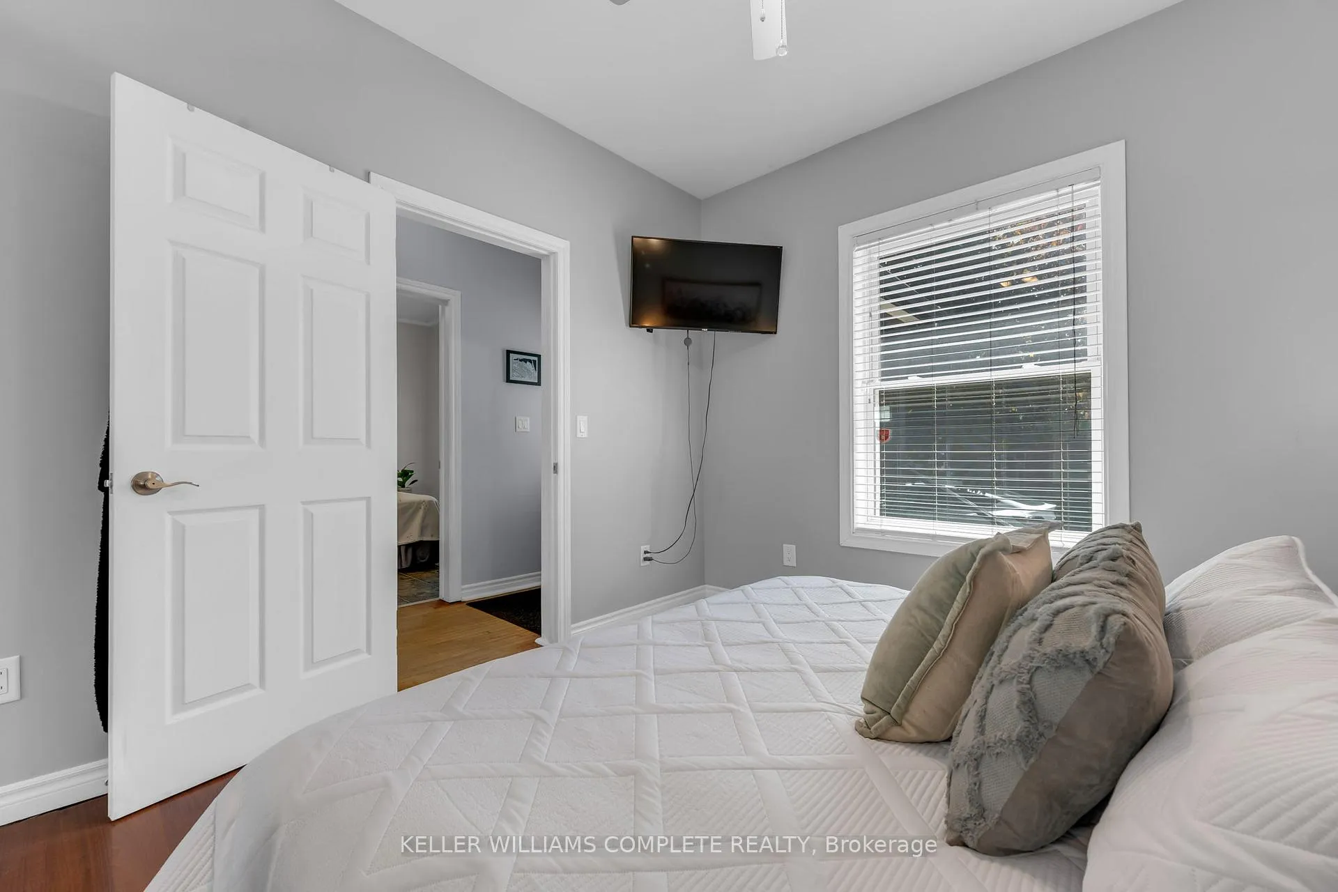 Photo 5 of 110 Oak Street, Brantford, Old West Brant — HOMEH