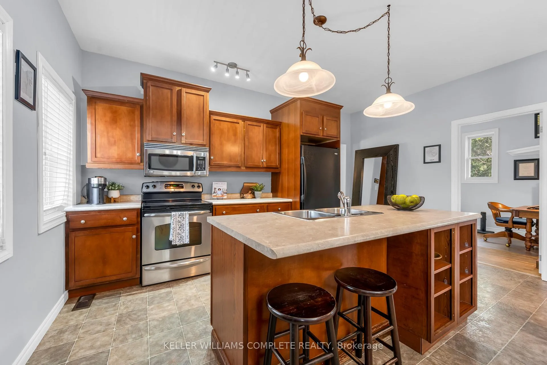 Photo 13 of 110 Oak Street, Brantford, Old West Brant — HOMEH