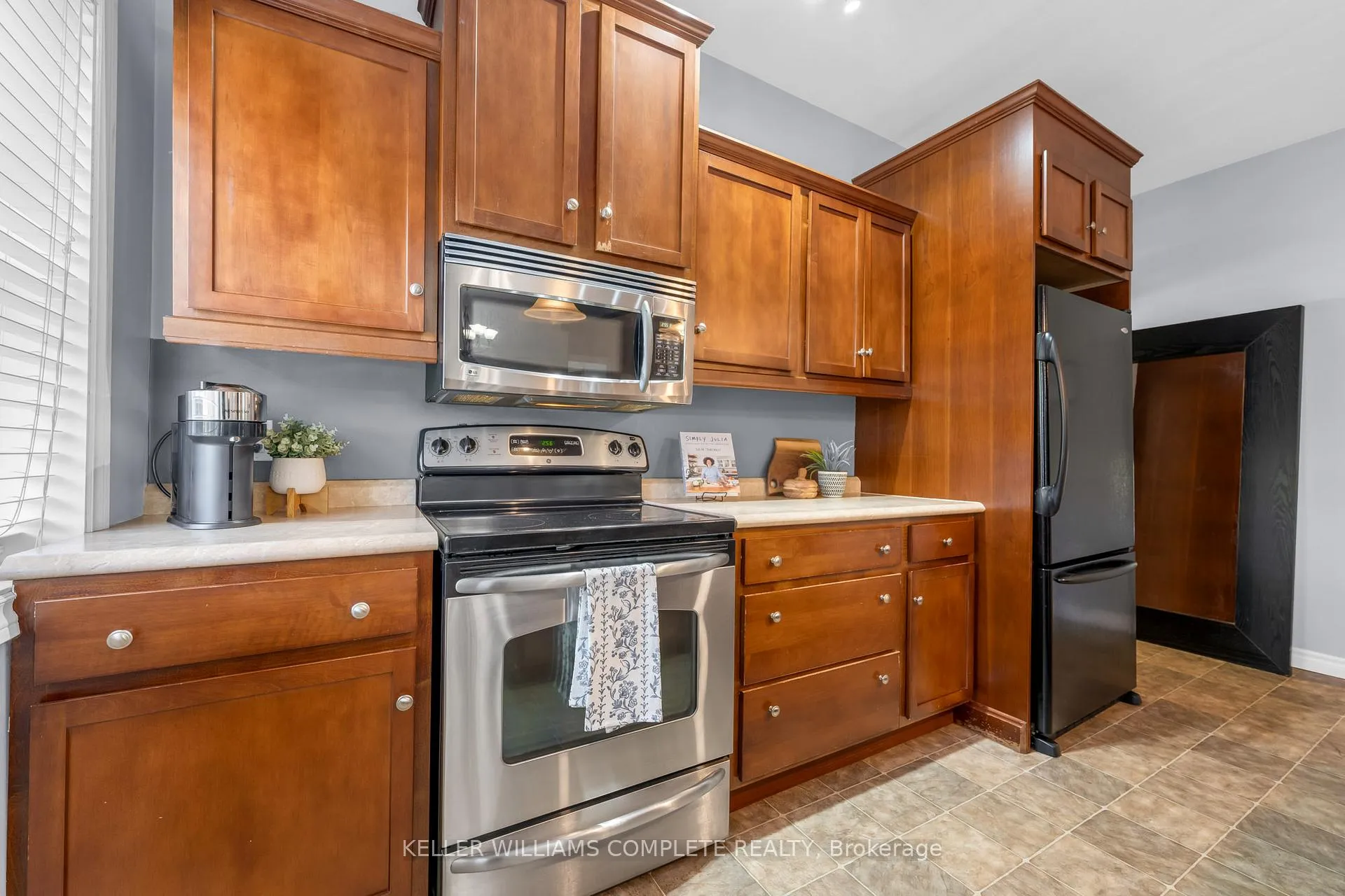 Photo 14 of 110 Oak Street, Brantford, Old West Brant — HOMEH