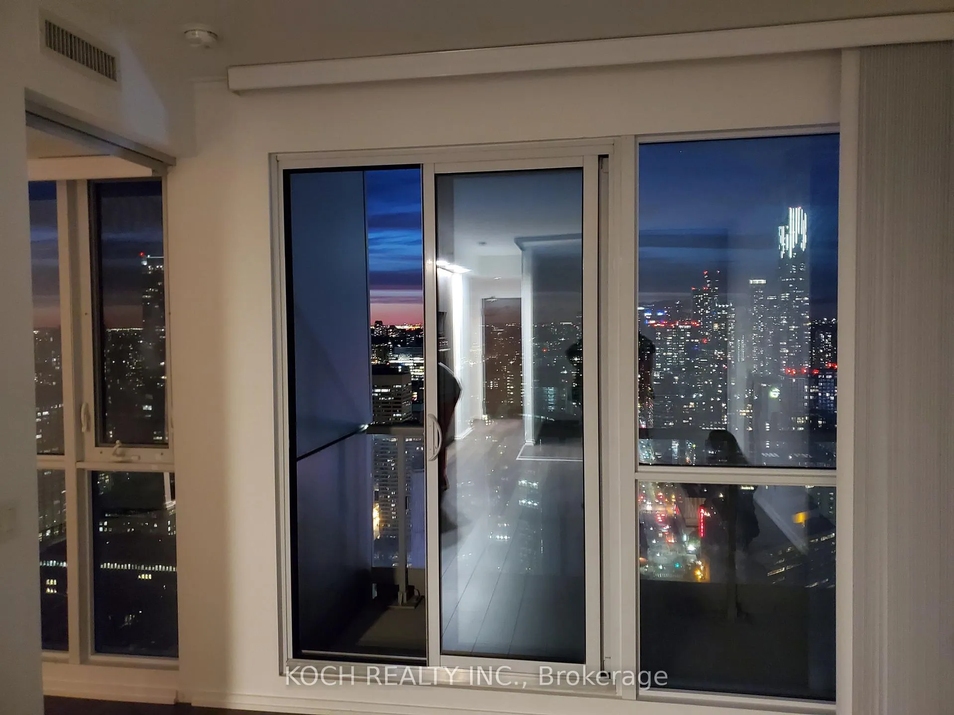 Photo 10 of Unit 5001, 70 Temperance Street, Toronto, Bay Street Corridor — HOMEH