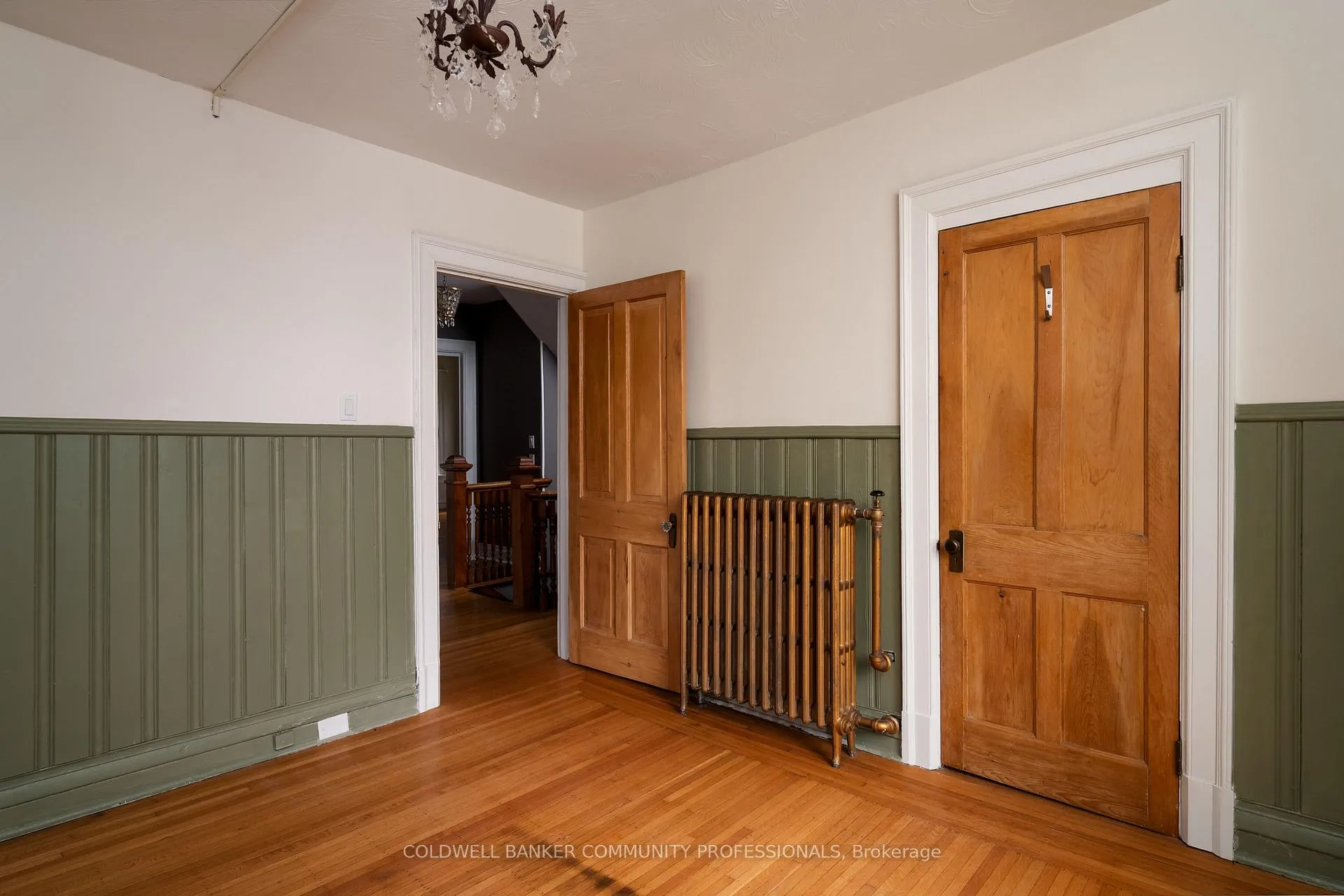 Photo 22 of 44 St Clair Avenue, Hamilton, Gibson — HOMEH