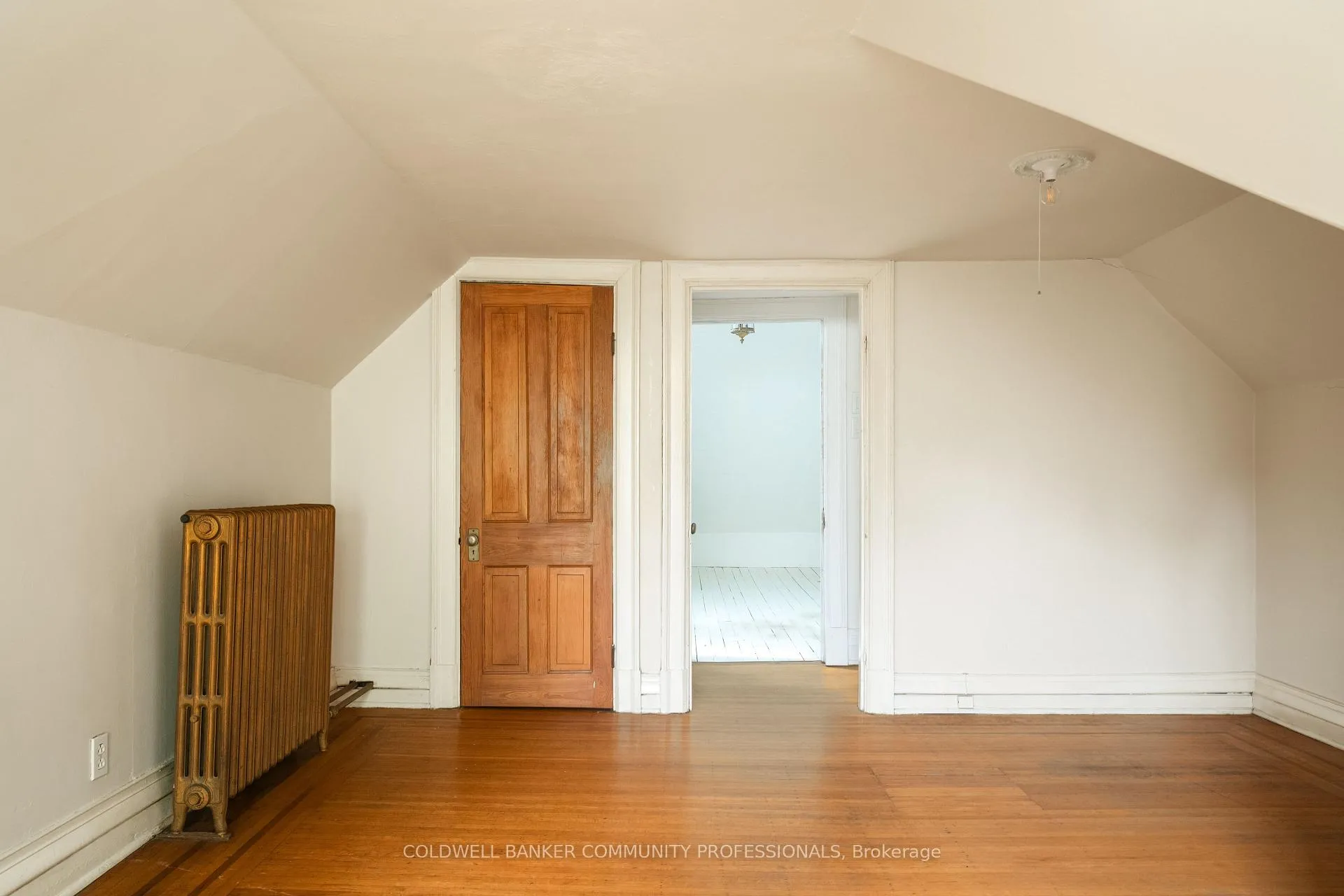 Photo 32 of 44 St Clair Avenue, Hamilton, Gibson — HOMEH