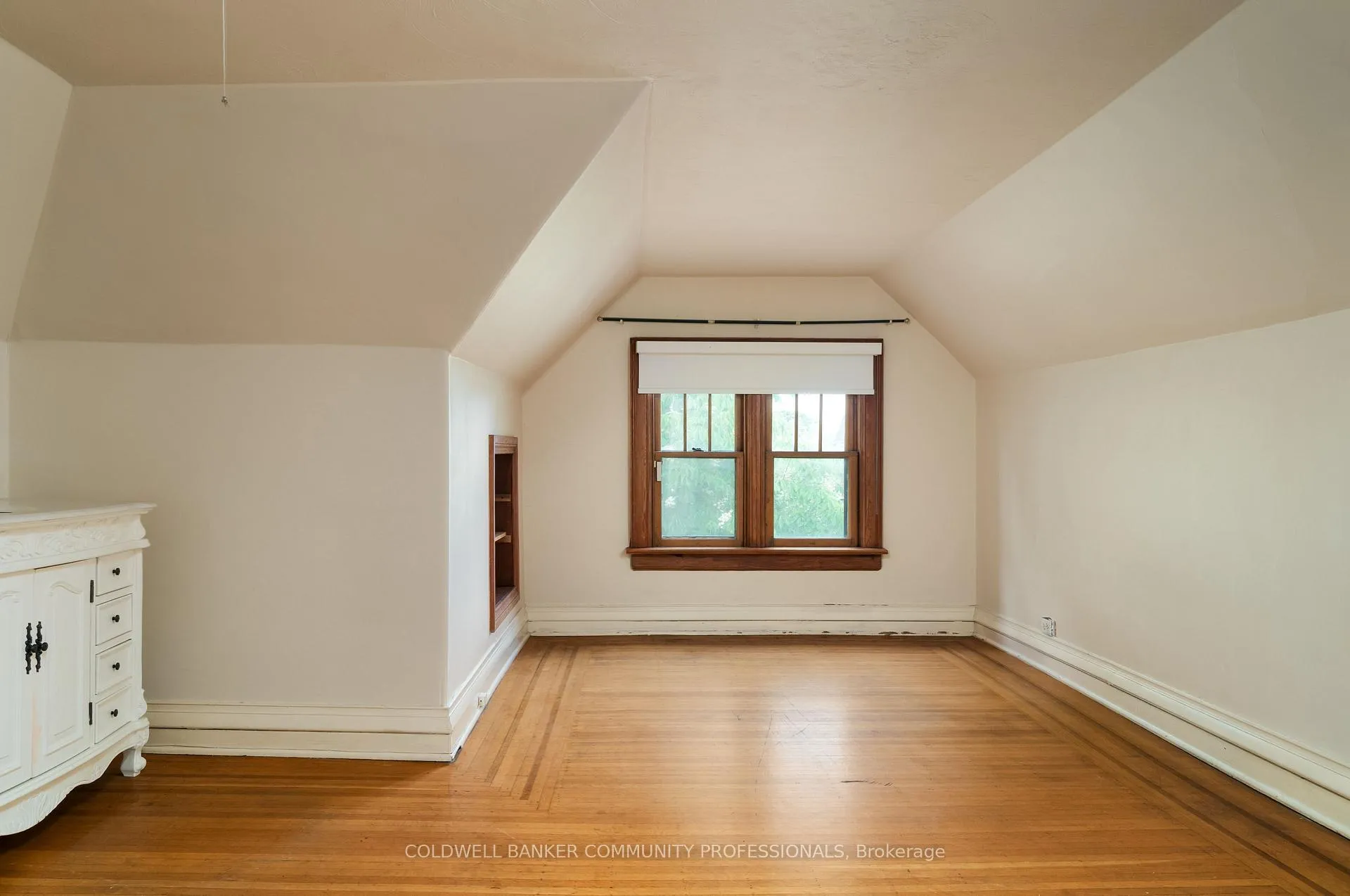 Photo 33 of 44 St Clair Avenue, Hamilton, Gibson — HOMEH