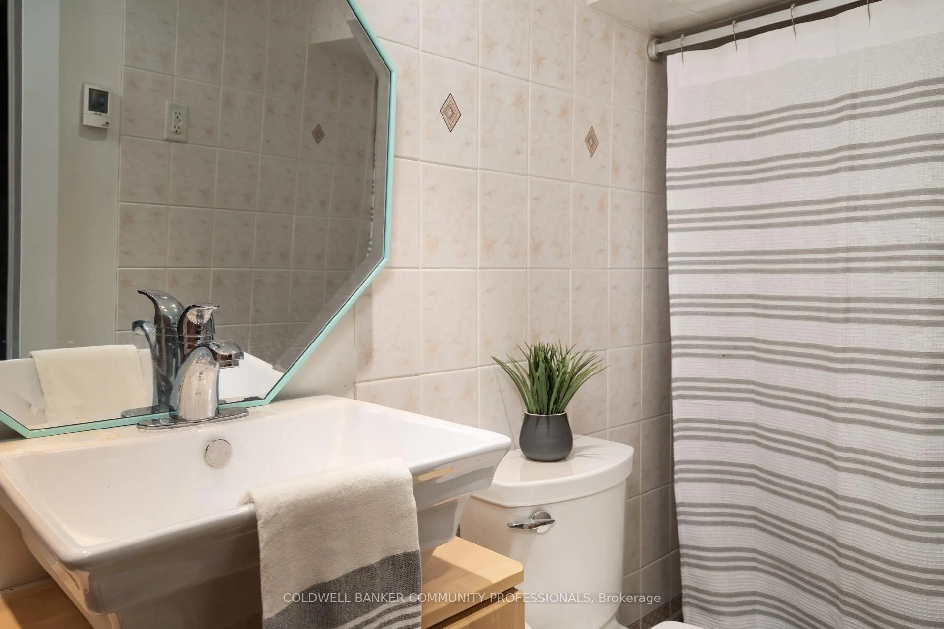 Photo 36 of 44 St Clair Avenue, Hamilton, Gibson — HOMEH