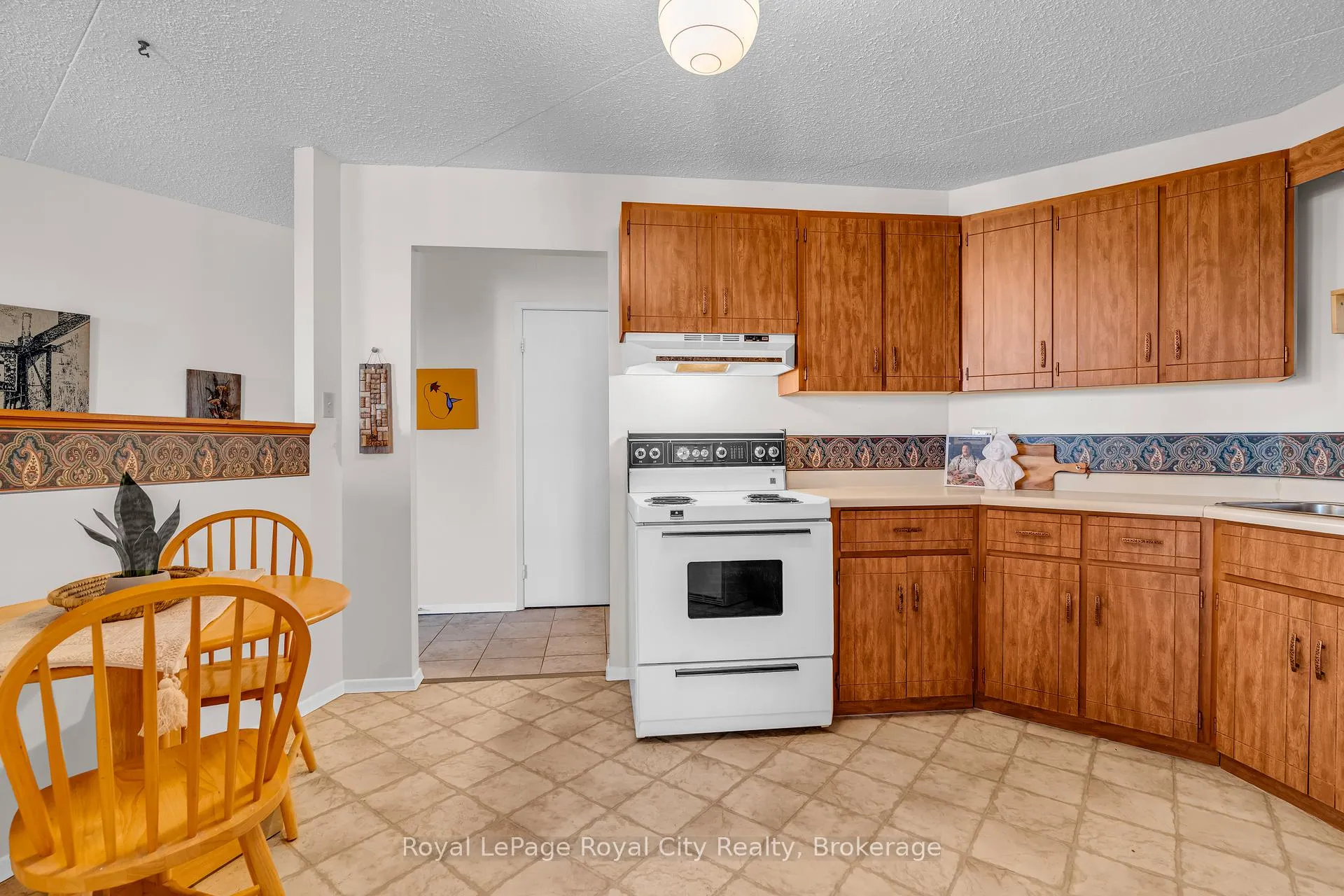 Photo 13 of Unit 803, 22 Marilyn Drive, Guelph, Riverside Park — HOMEH