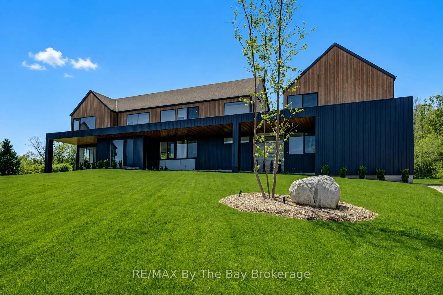 Photo 5 of 18 Raintree Court, Clearview, Rural Clearview — HOMEH