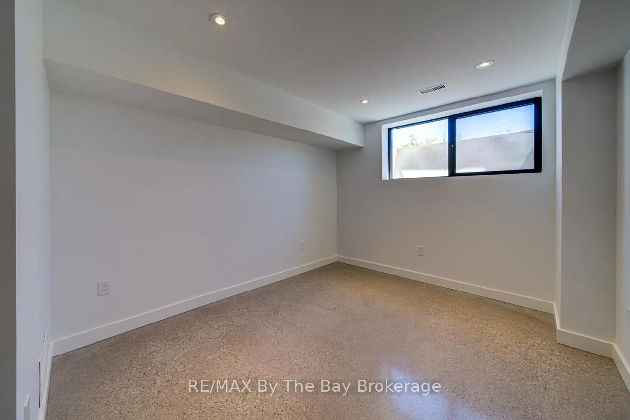 Photo 36 of 18 Raintree Court, Clearview, Rural Clearview — HOMEH