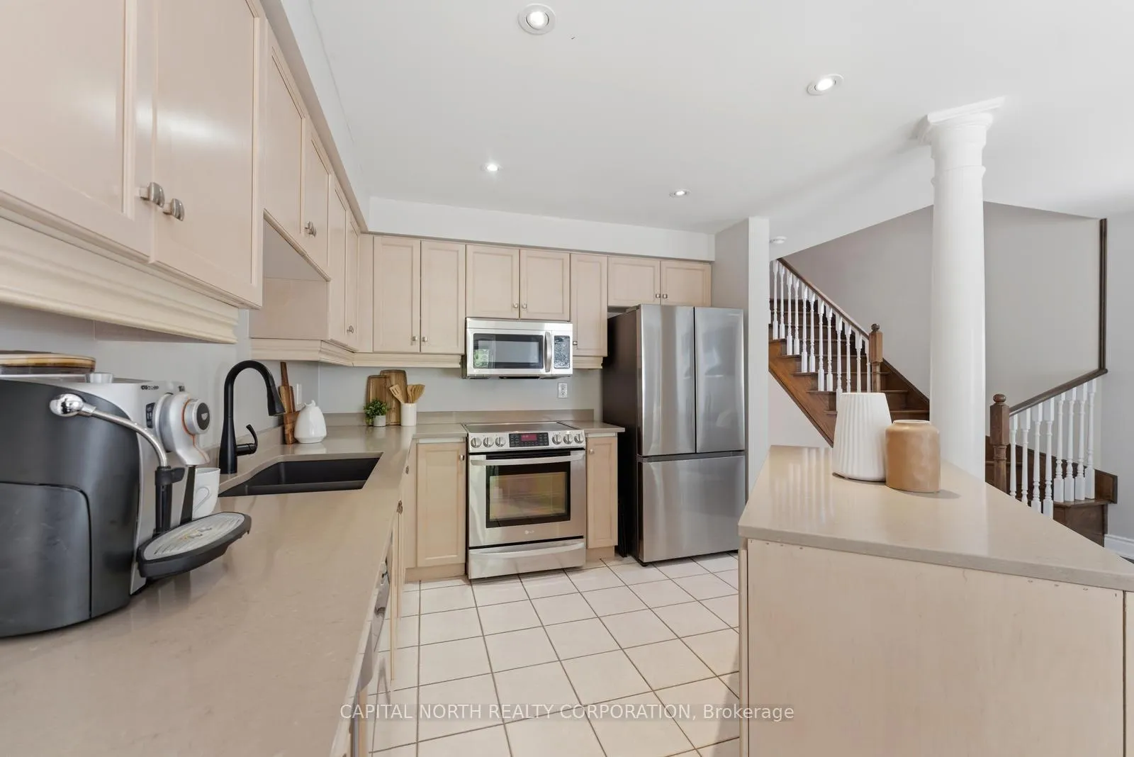 Photo 3 of 56 Michelle Drive, Vaughan, East Woodbridge — HOMEH
