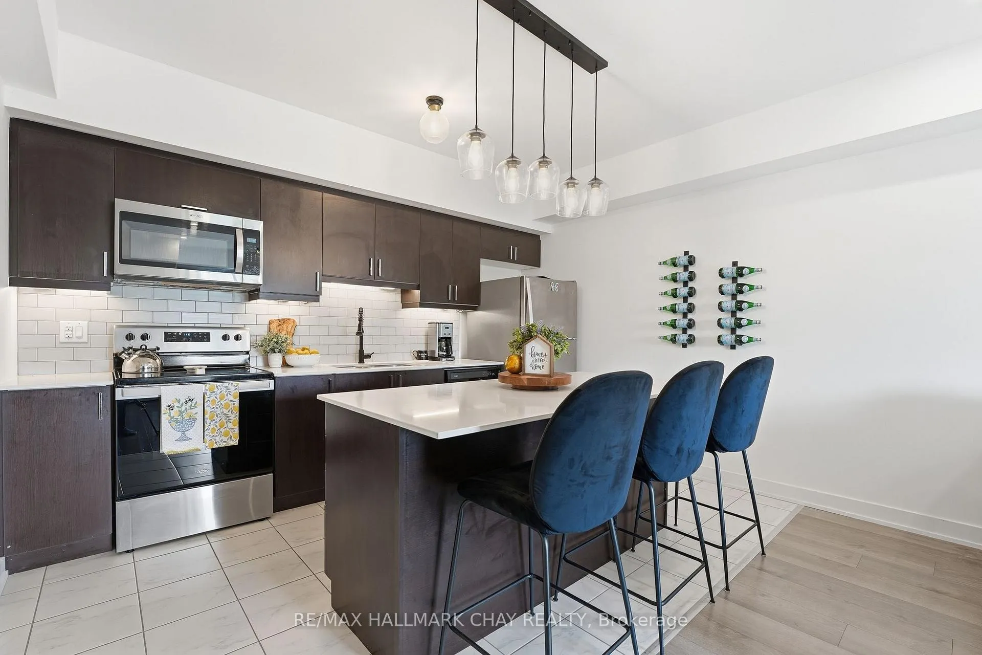 Photo 3 of Unit 406, 5 Chef Lane, Barrie, Rural Barrie Southeast — HOMEH