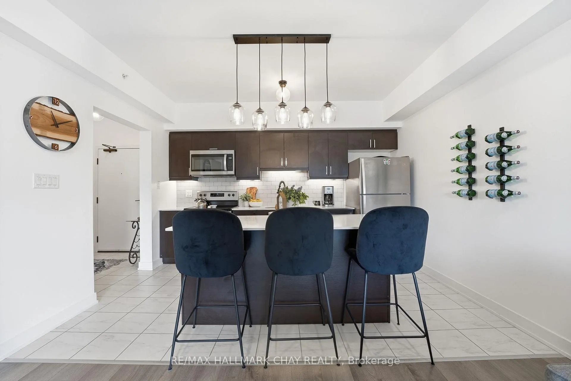 Photo 6 of Unit 406, 5 Chef Lane, Barrie, Rural Barrie Southeast — HOMEH